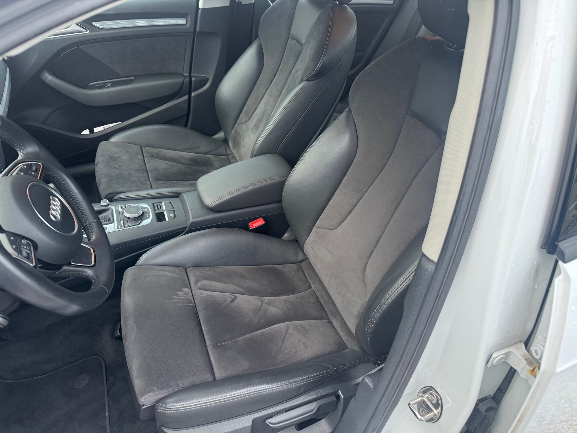 AUDI A3 Sportback 2.0 TDI Ambition quattro S-tronic-image-8