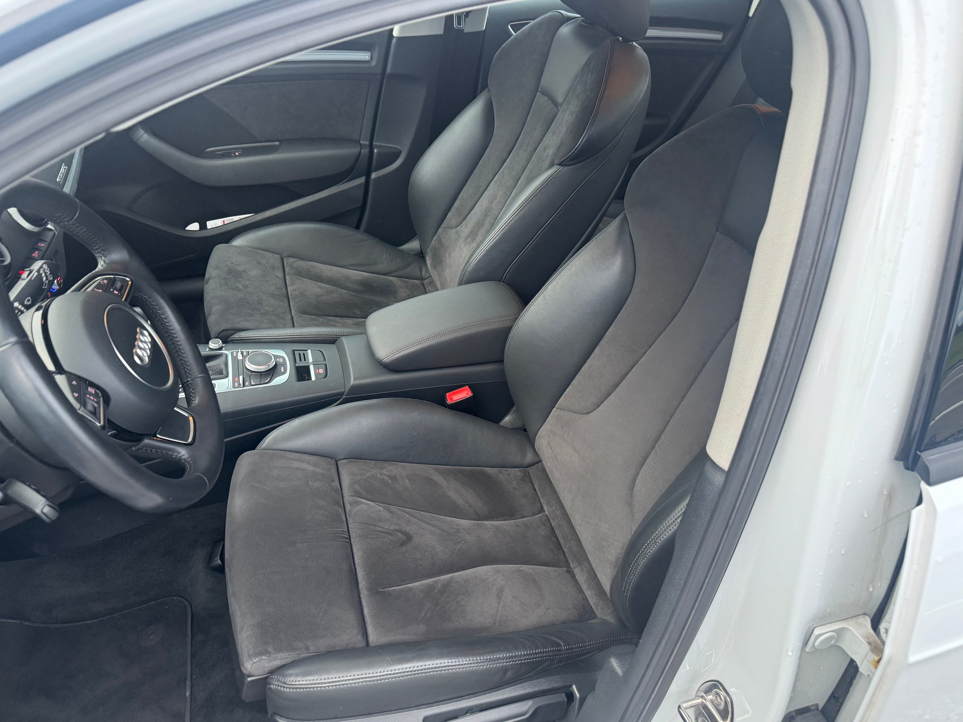 AUDI A3 Sportback 2.0 TDI Ambition quattro S-tronic-image-5