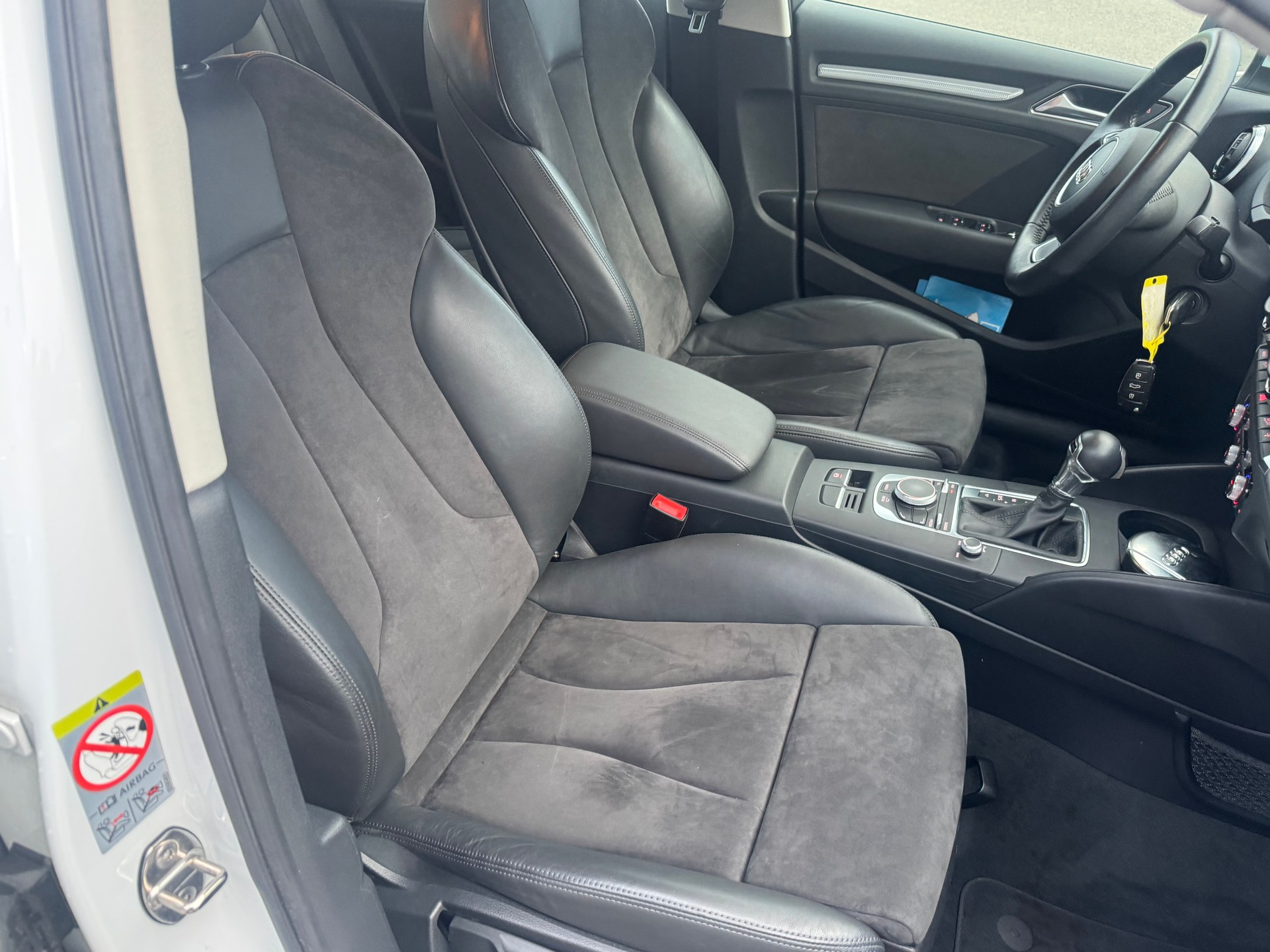 AUDI A3 Sportback 2.0 TDI Ambition quattro S-tronic-image-7