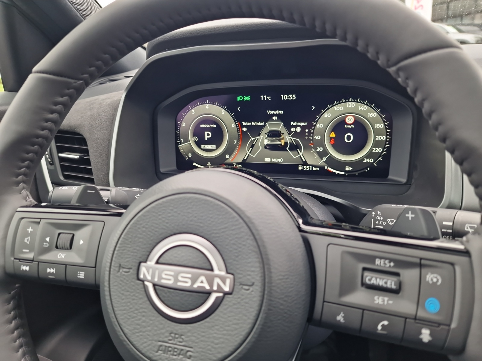 NISSAN Qashqai 1.3 DIG-T MHEV Tekna+ 4x4 Panorama-image-17
