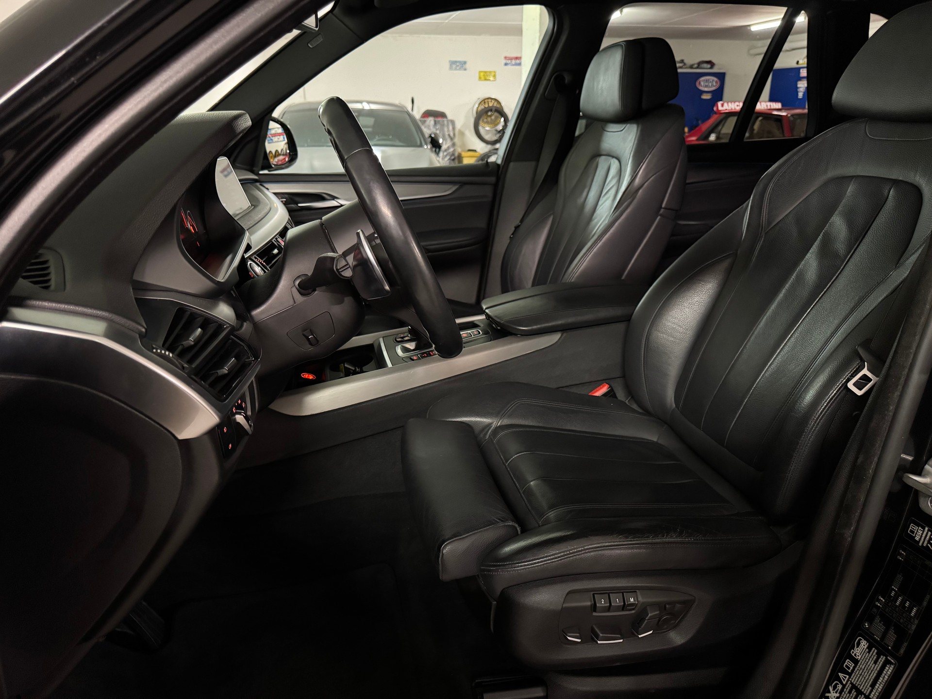 BMW X5 xDrive 40d Steptronic M-Paket / 22-Zoll Aversus Felgen-image-11