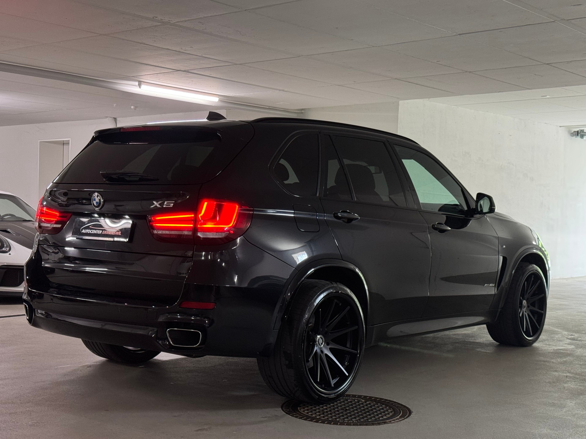 BMW X5 xDrive 40d Steptronic M-Paket / 22-Zoll Aversus Felgen-image-6