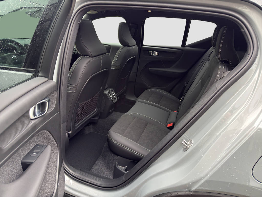 VOLVO EX40 Twin XCENTRIC Edition AWD-image-11