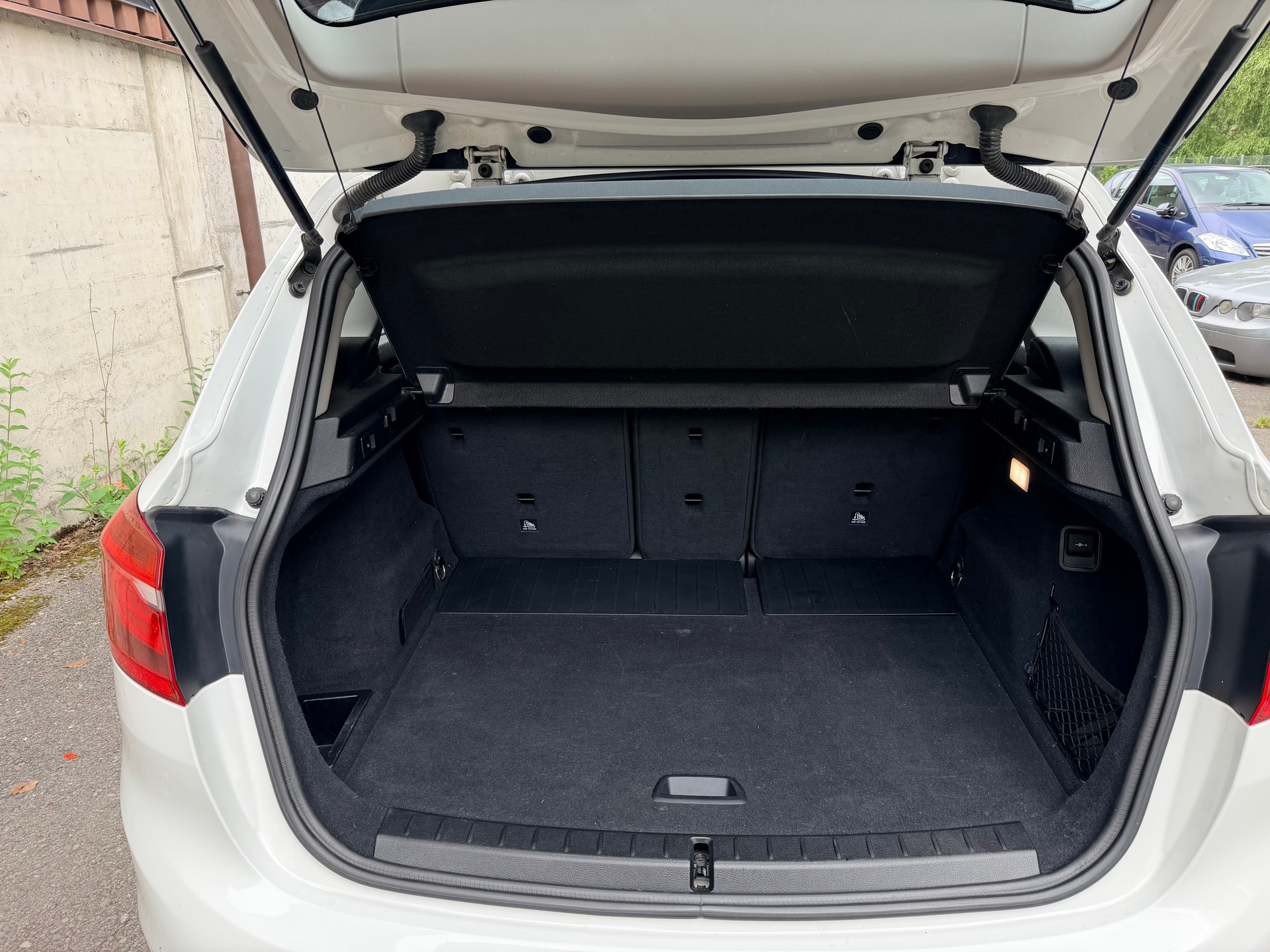 BMW 218d Active Tourer Steptronic-image-4
