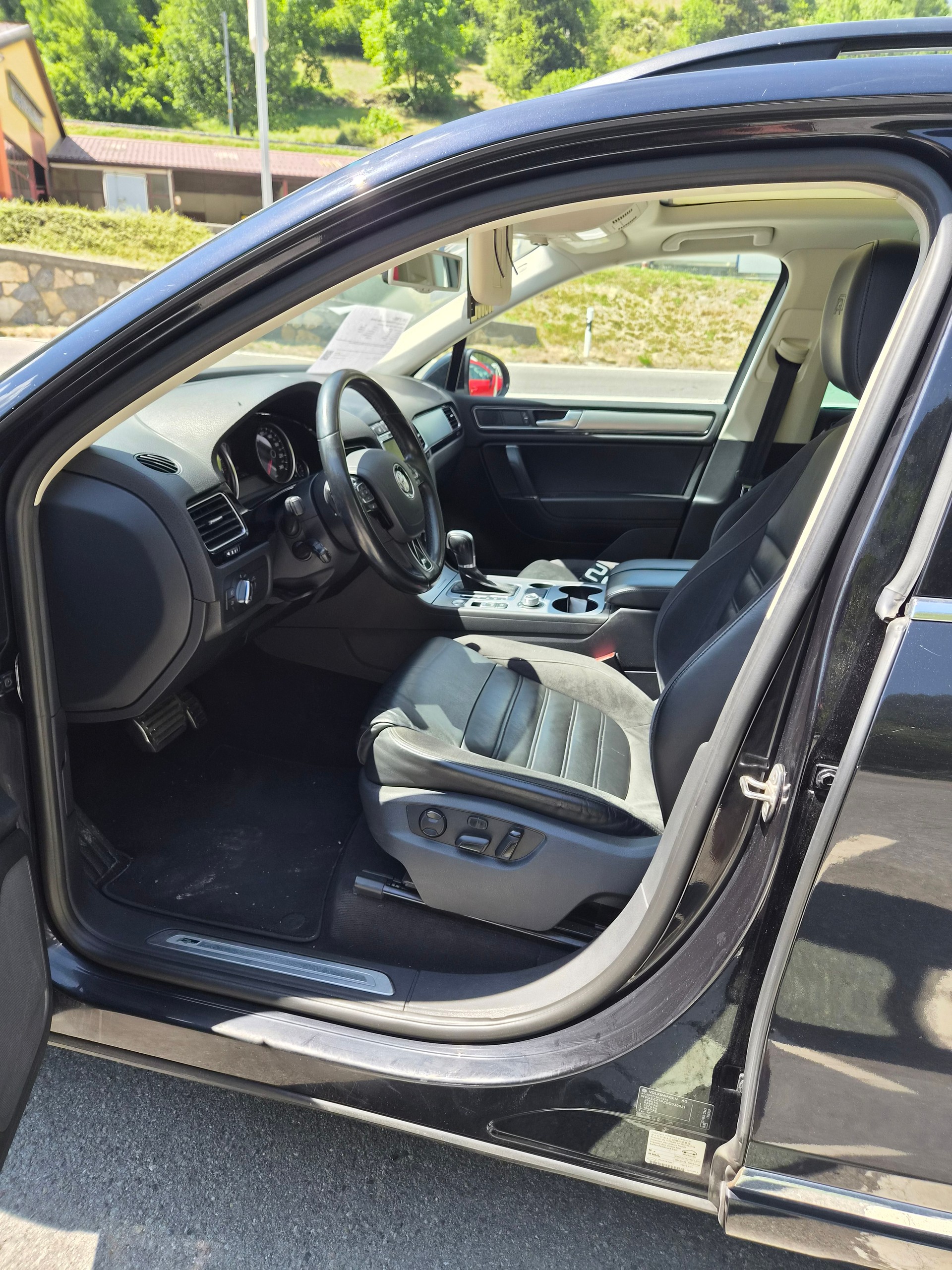VW Touareg 3.0 TDI BlueMotion Technology Tiptronic-image-9