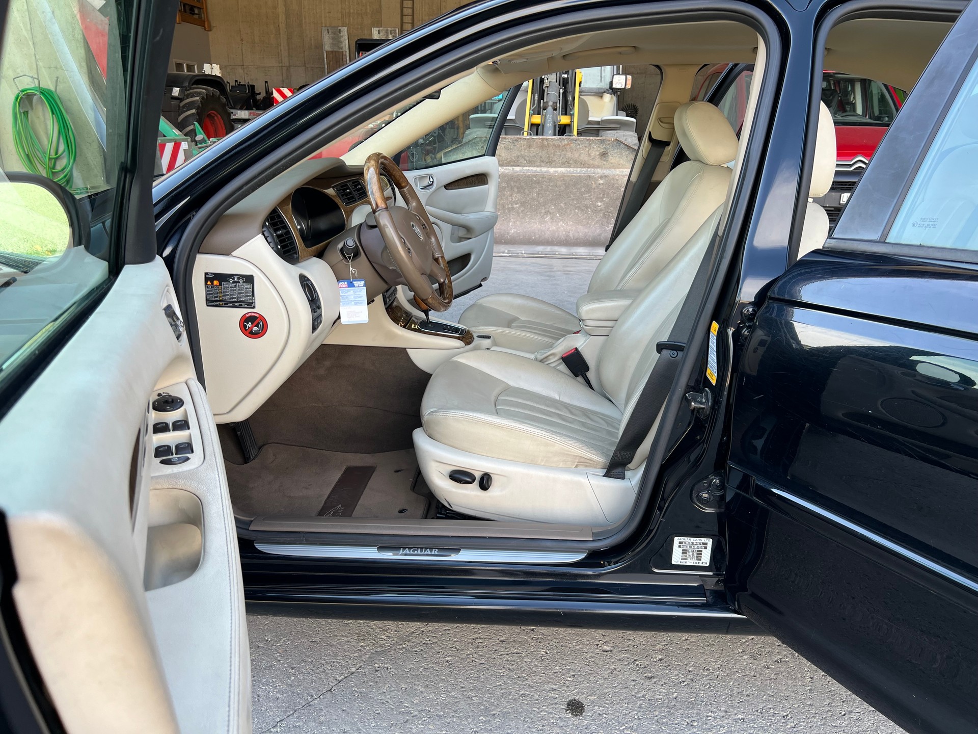 JAGUAR X-Type 3.0 V6 Traction4 Executive-image-7
