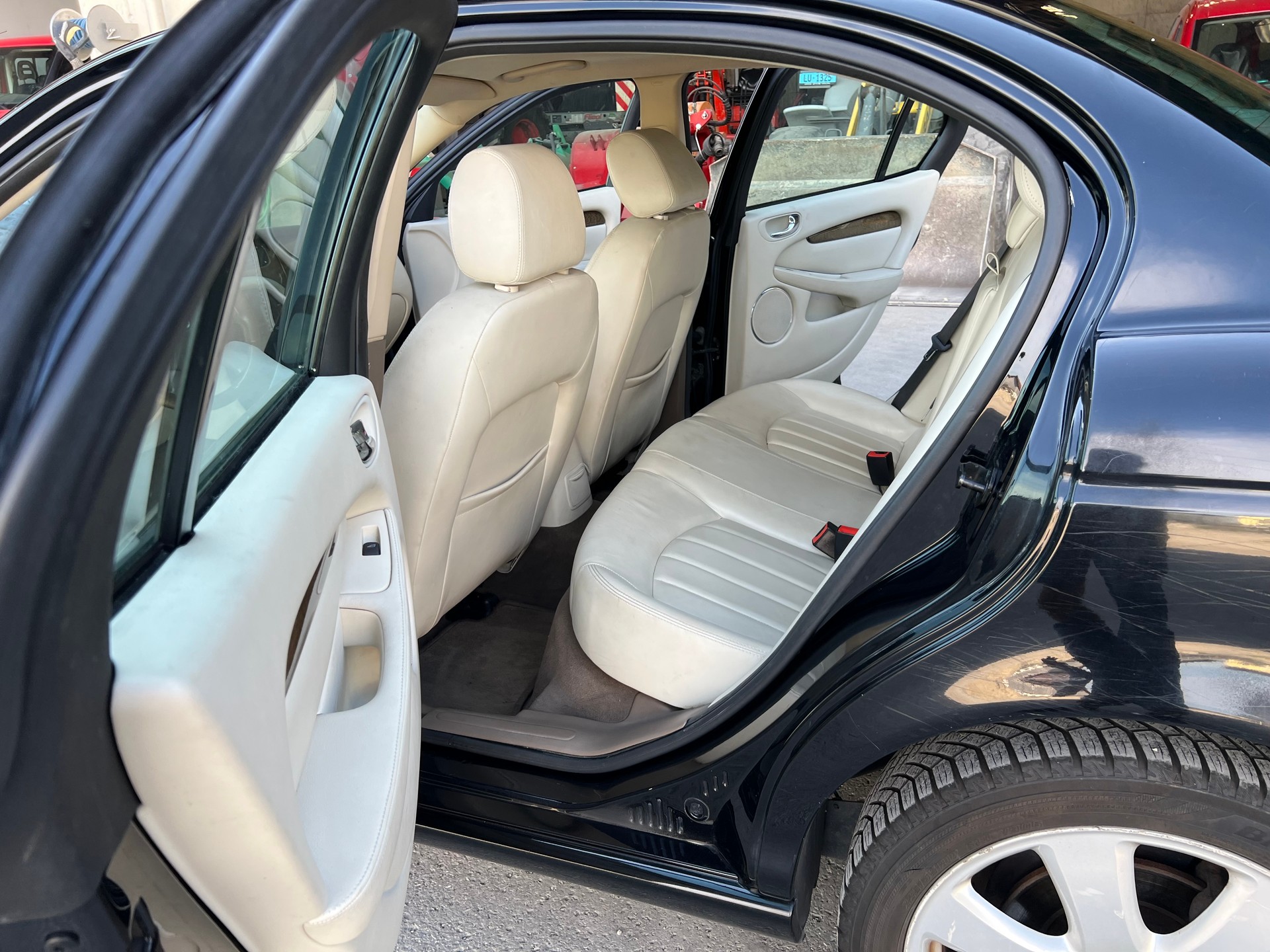 JAGUAR X-Type 3.0 V6 Traction4 Executive-image-9
