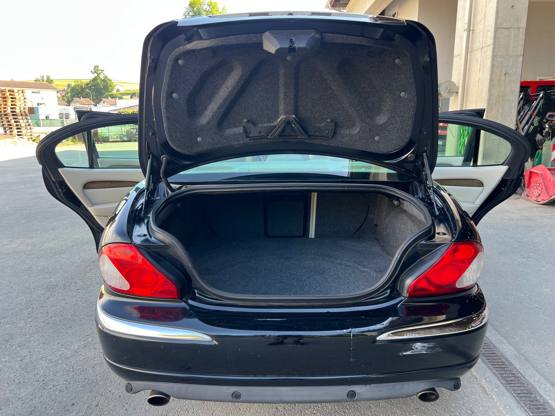 JAGUAR X-Type 3.0 V6 Traction4 Executive-image-11