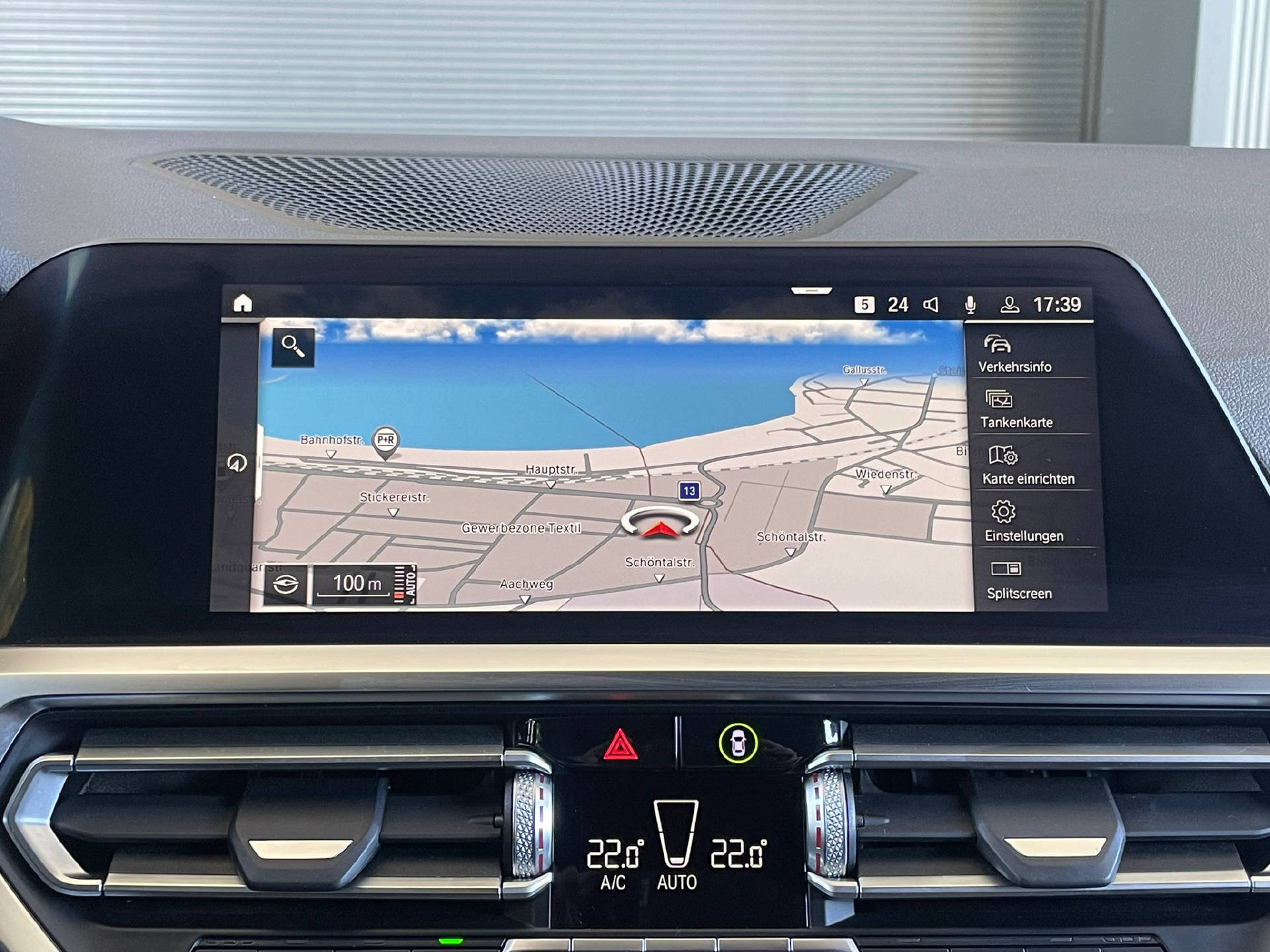 BMW 320d xDrive SAG Touring-image-12