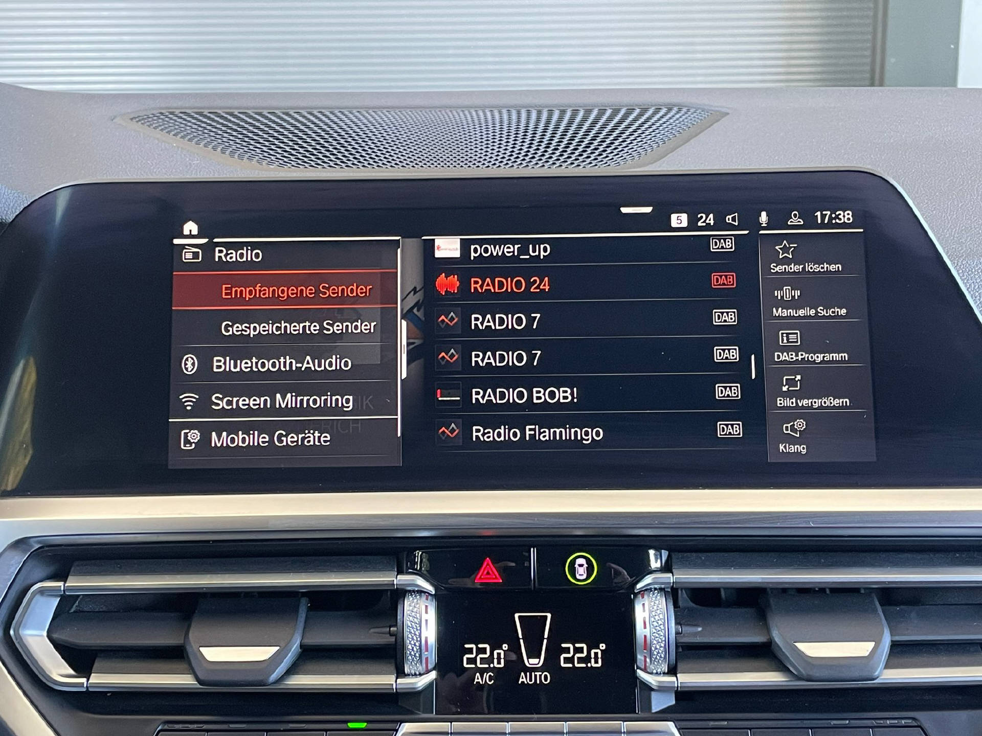 BMW 320d xDrive SAG Touring-image-13