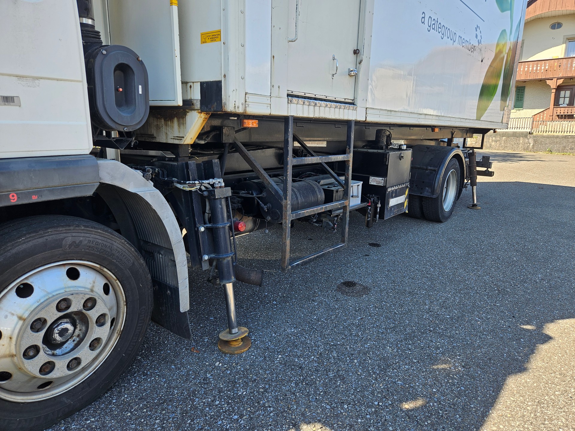 VOLVO FL6 15-image-5
