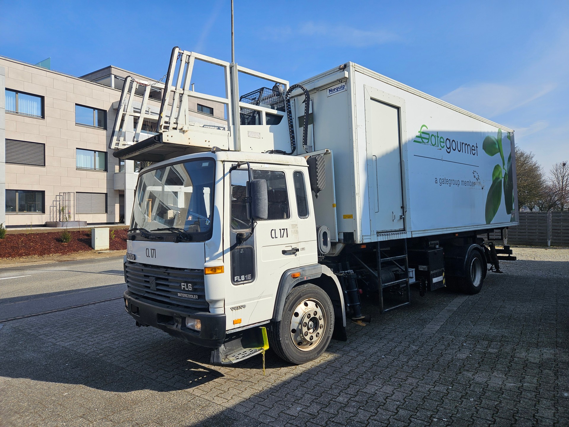 VOLVO FL6 15-image-0
