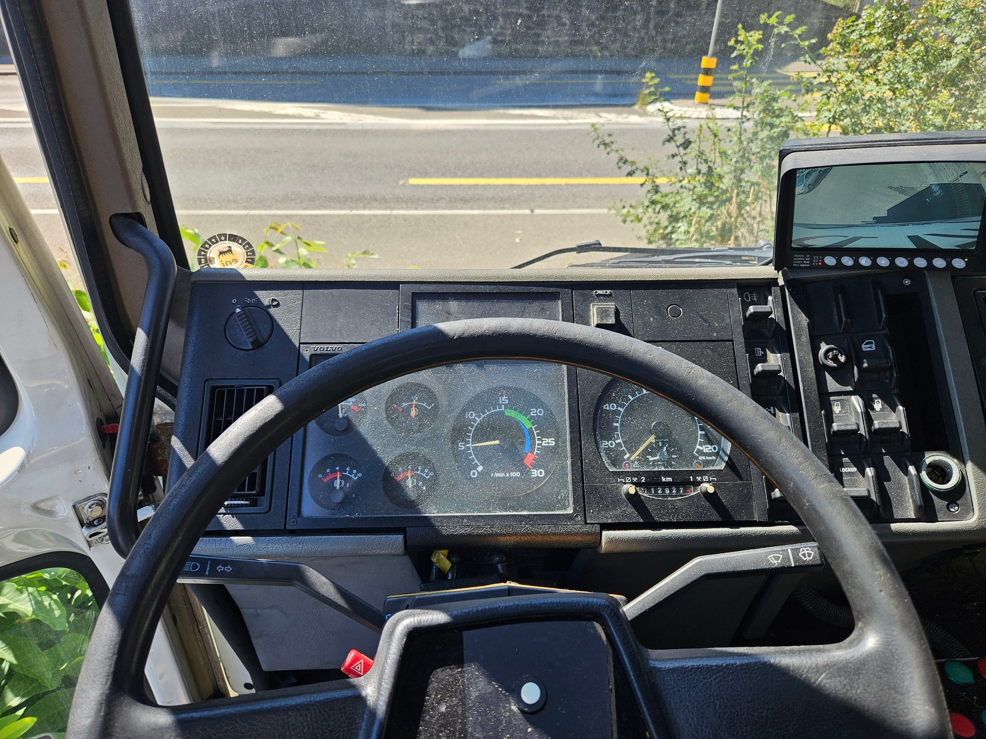 VOLVO FL6 15-image-12