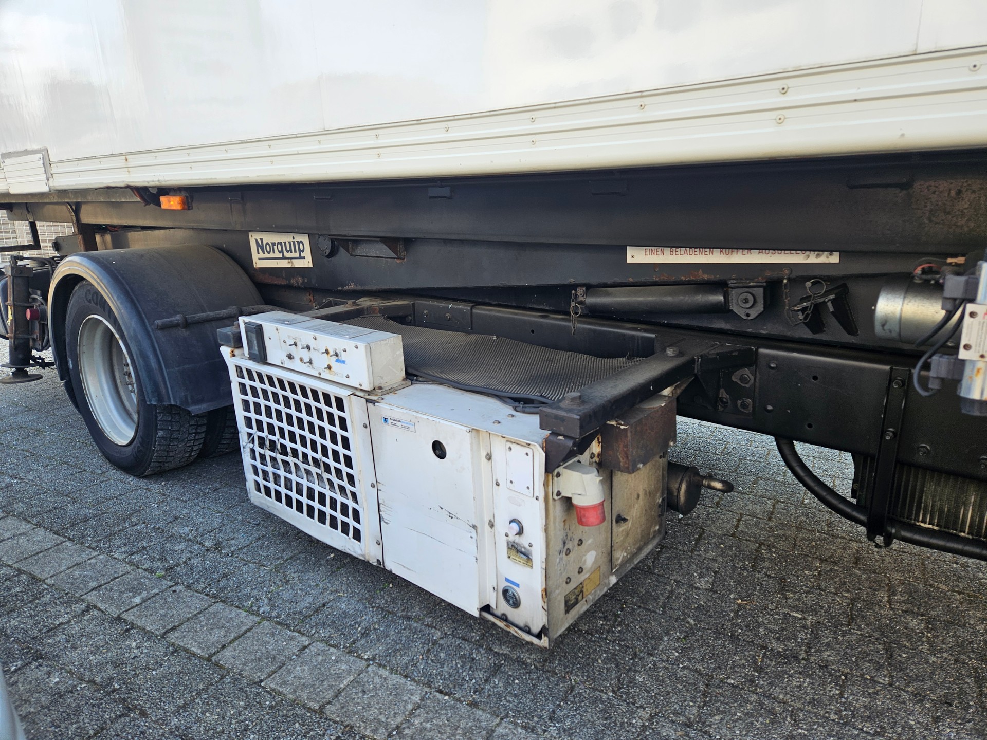 VOLVO FL6 15-image-13