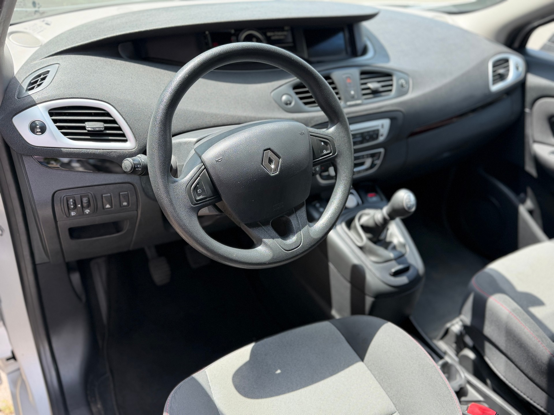 RENAULT Grand Scénic 1.2 16V Turbo Bose Edition-image-15