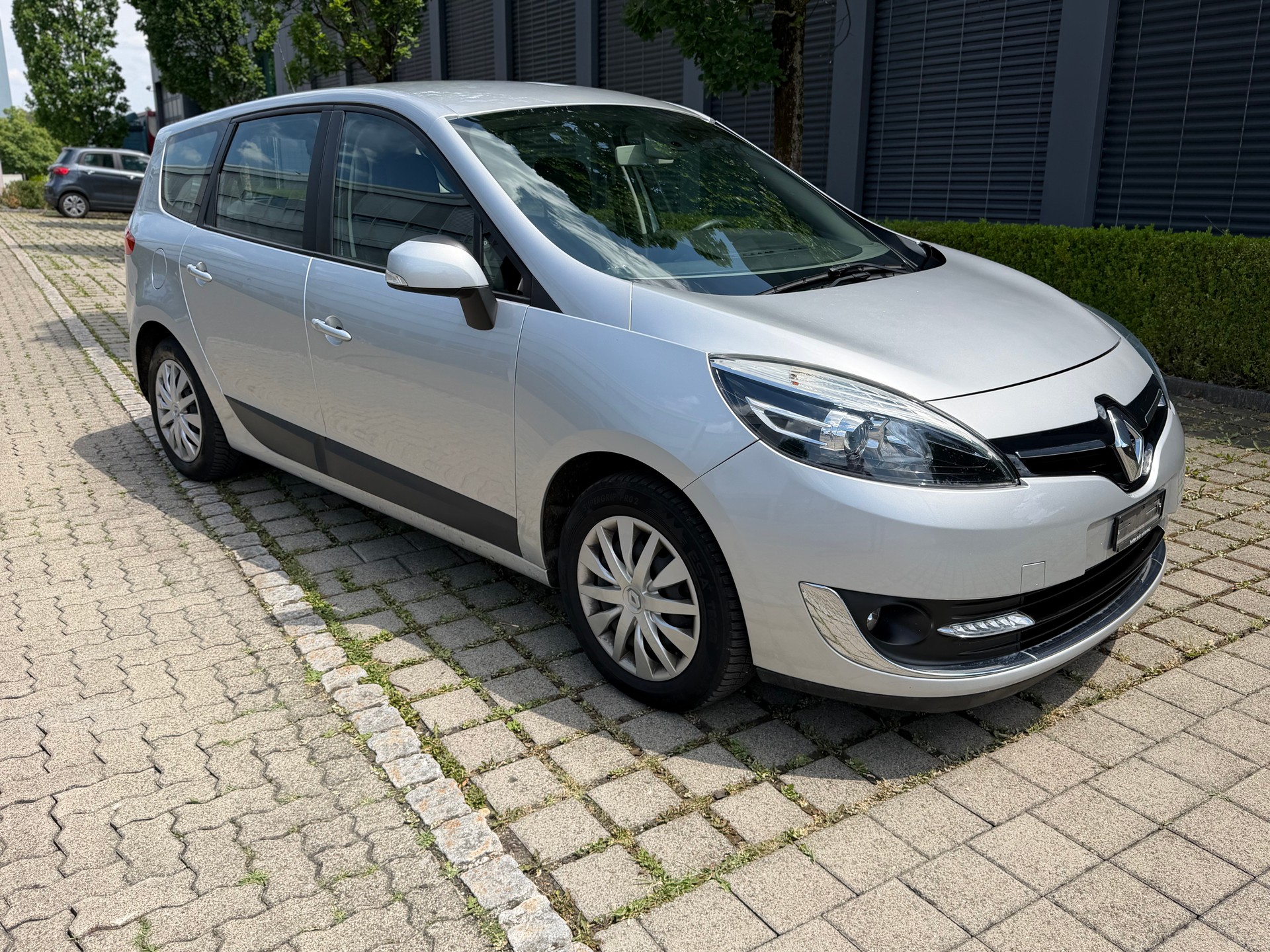 RENAULT Grand Scénic 1.2 16V Turbo Bose Edition-image-2