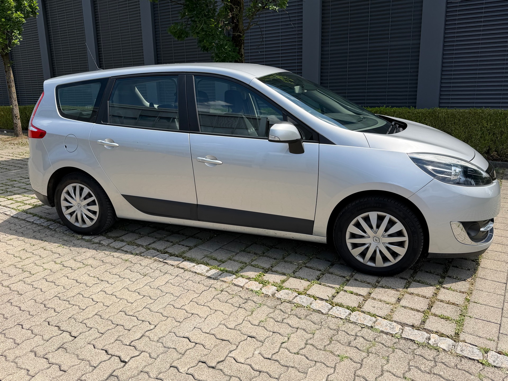 RENAULT Grand Scénic 1.2 16V Turbo Bose Edition-image-3
