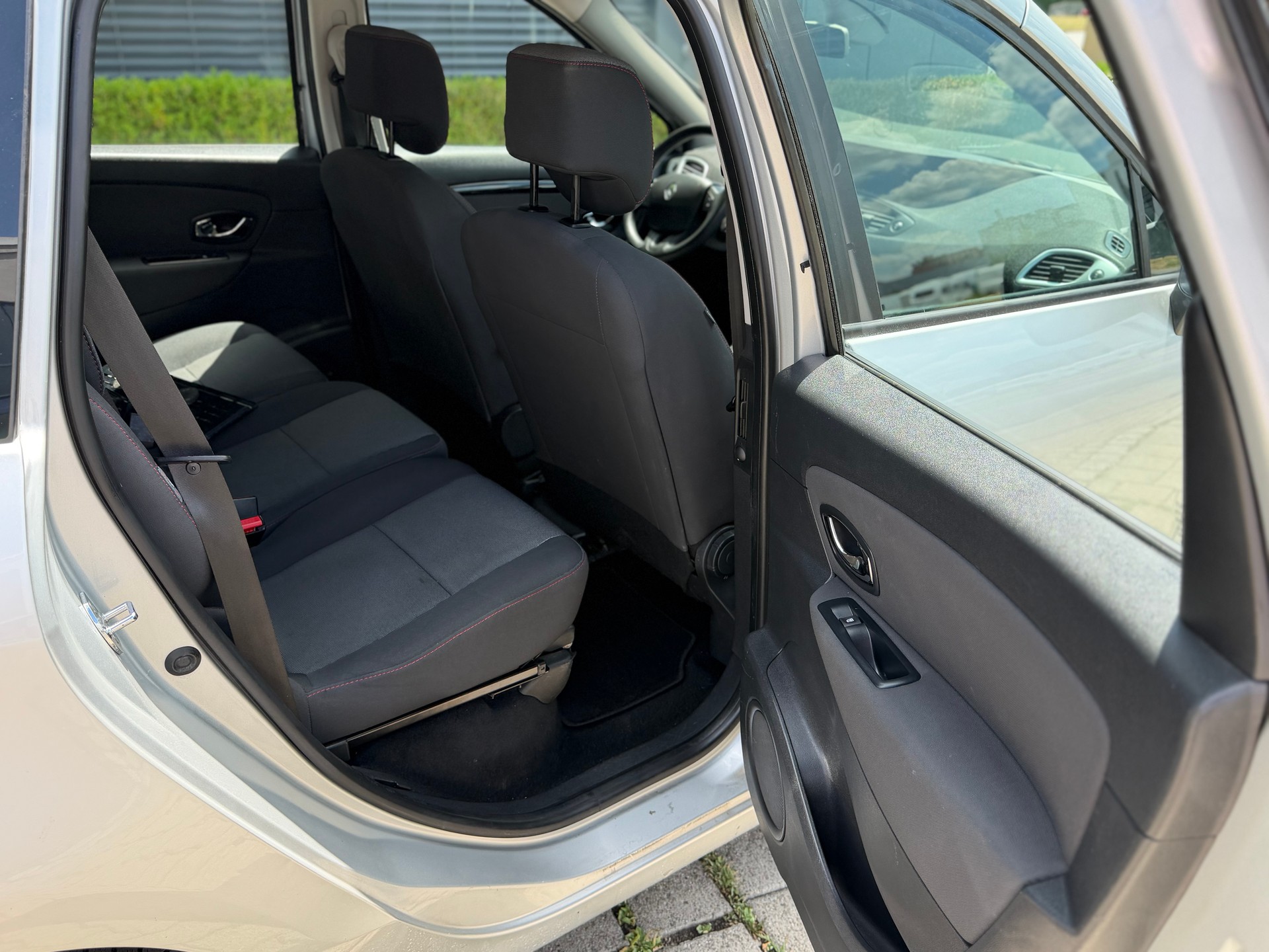RENAULT Grand Scénic 1.2 16V Turbo Bose Edition-image-9