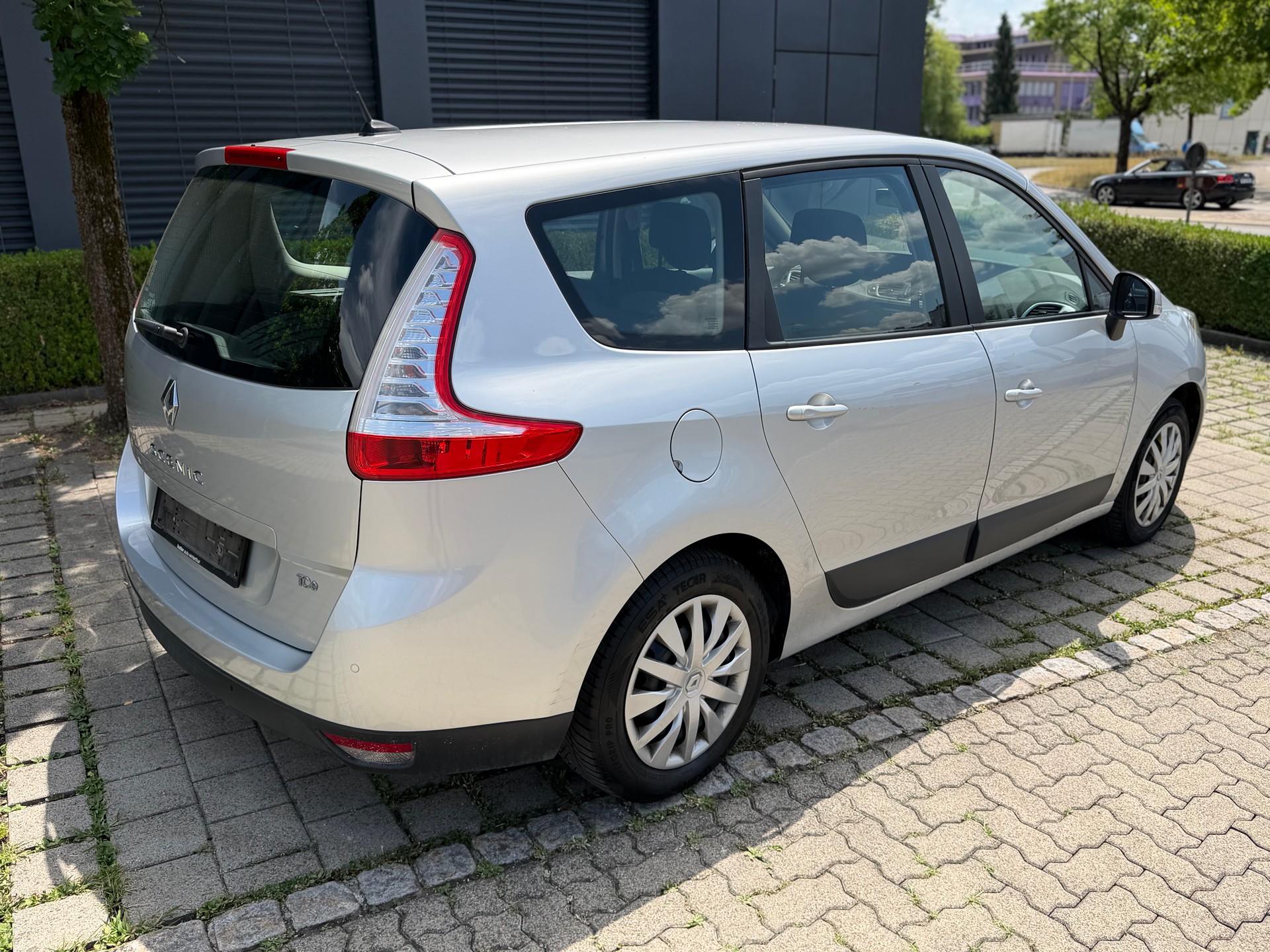 RENAULT Grand Scénic 1.2 16V Turbo Bose Edition-image-4