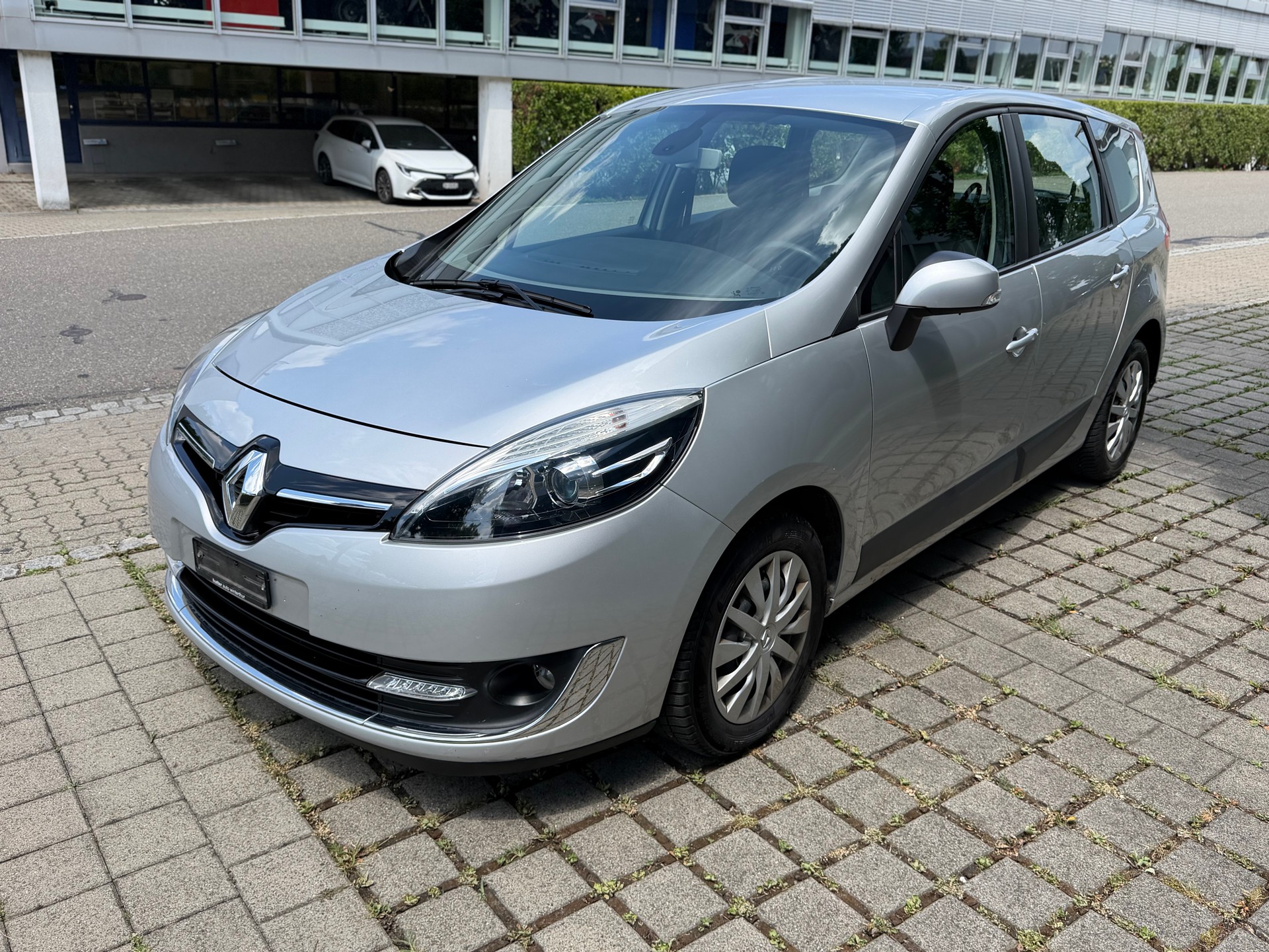 RENAULT Grand Scénic 1.2 16V Turbo Bose Edition-image-0
