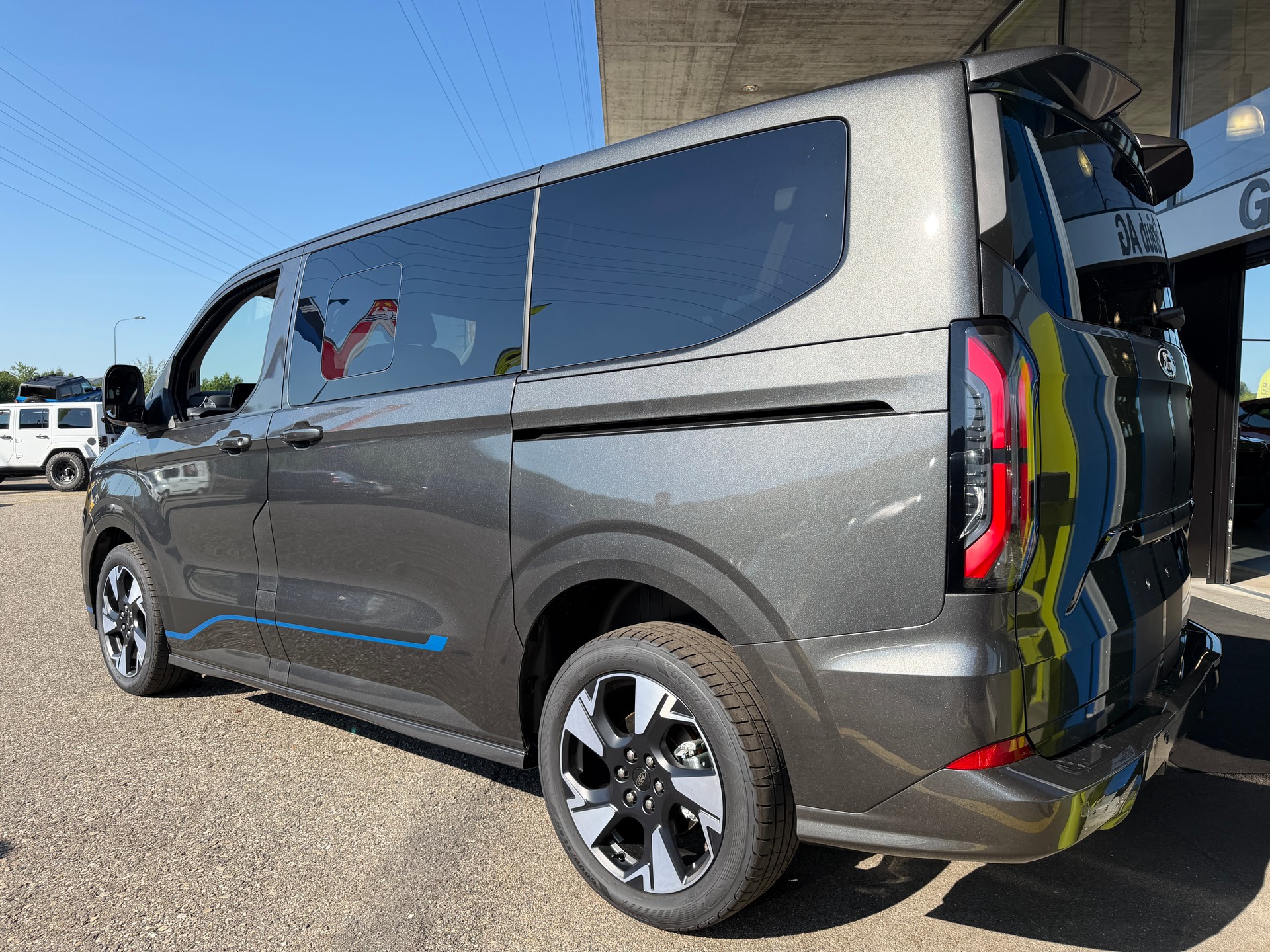 FORD Tourneo Bus 320 L1H1 Sport Automat 4x4-image-4