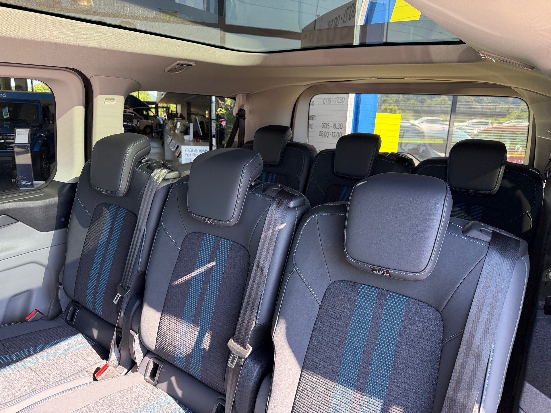 FORD Tourneo Bus 320 L1H1 Sport Automat 4x4-image-9