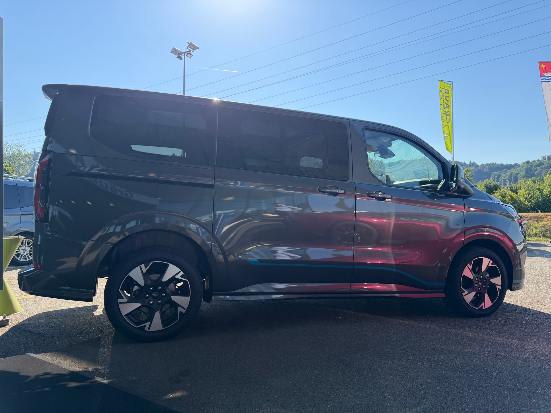 FORD Tourneo Bus 320 L1H1 Sport Automat 4x4-image-6