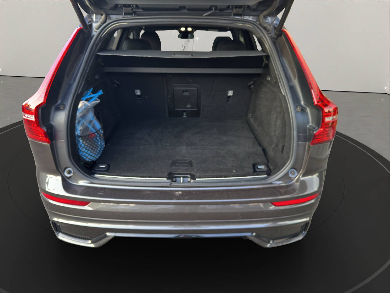 VOLVO XC60 2.0 T8 TE R-Design eAWD-image-13