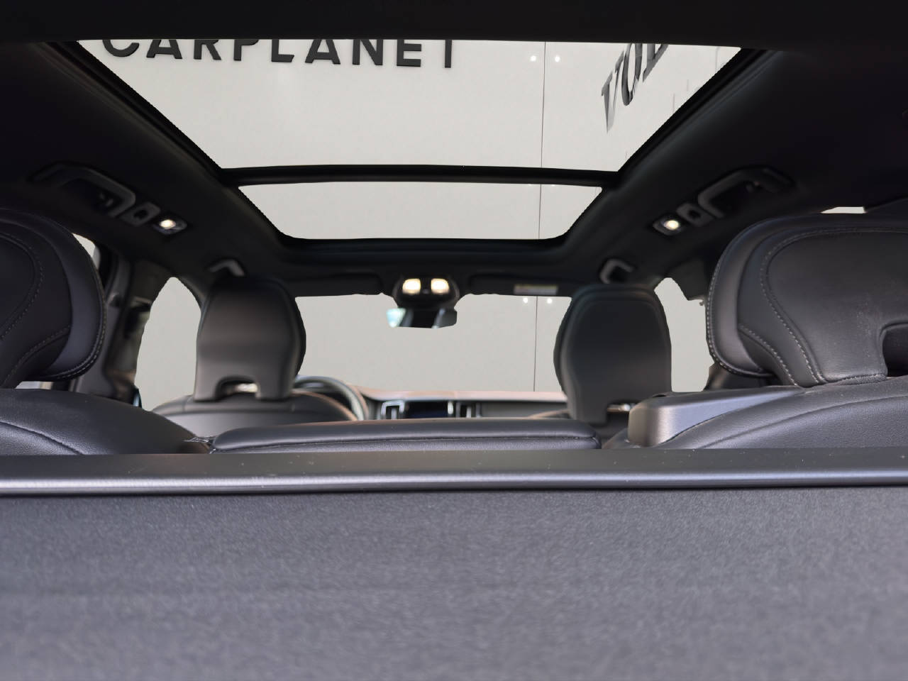VOLVO XC60 2.0 T8 TE R-Design eAWD-image-12