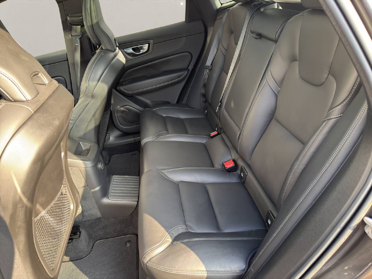 VOLVO XC60 2.0 T8 TE R-Design eAWD-image-6