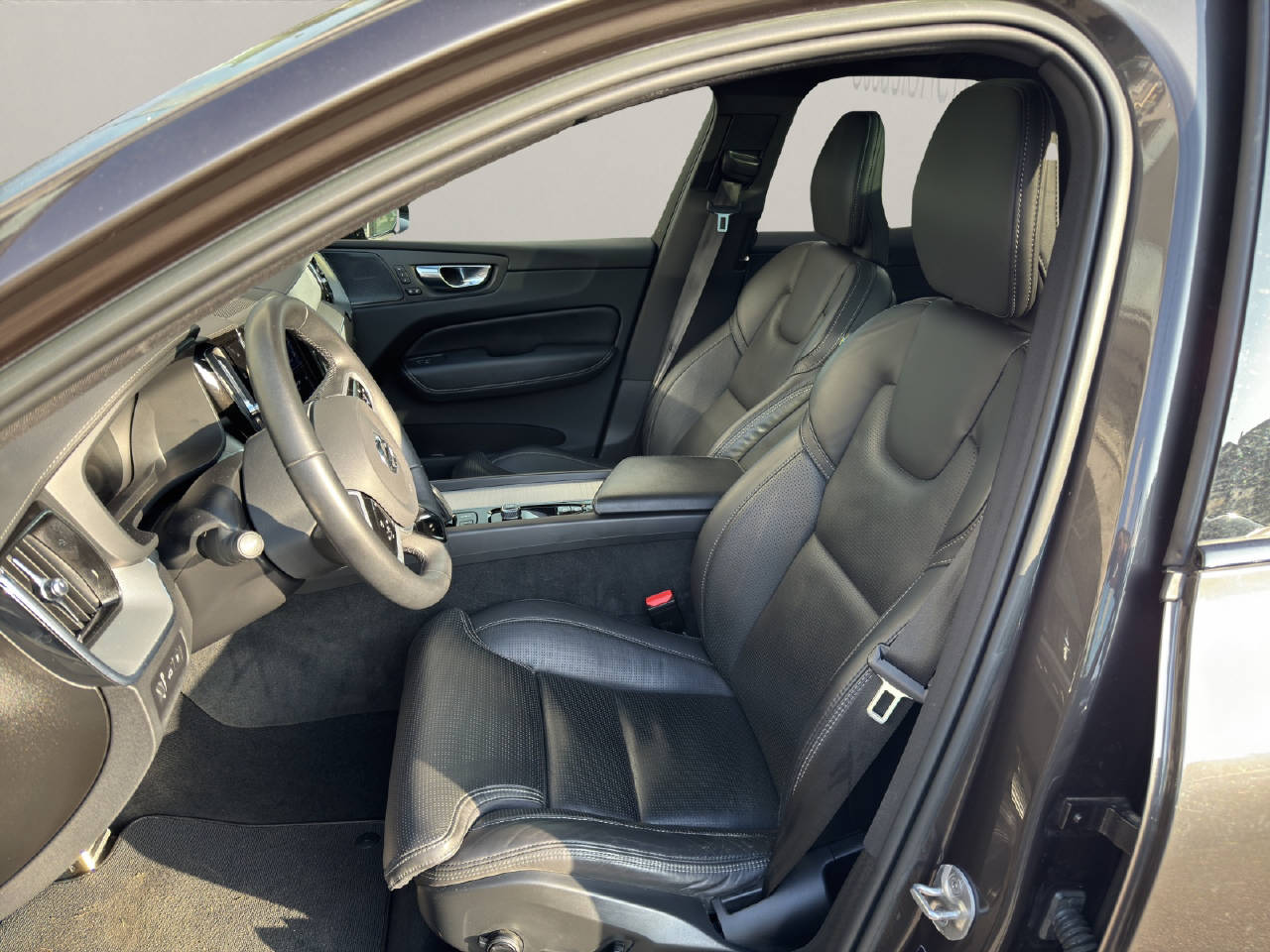 VOLVO XC60 2.0 T8 TE R-Design eAWD-image-5