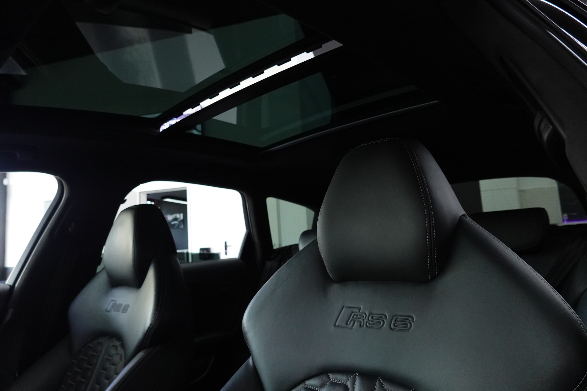 AUDI RS6 AVANT 4.0 TFSI V8 QUATTRO TIPTRONIC FULL ON TOP WOHLFÜHL OASE-image-33