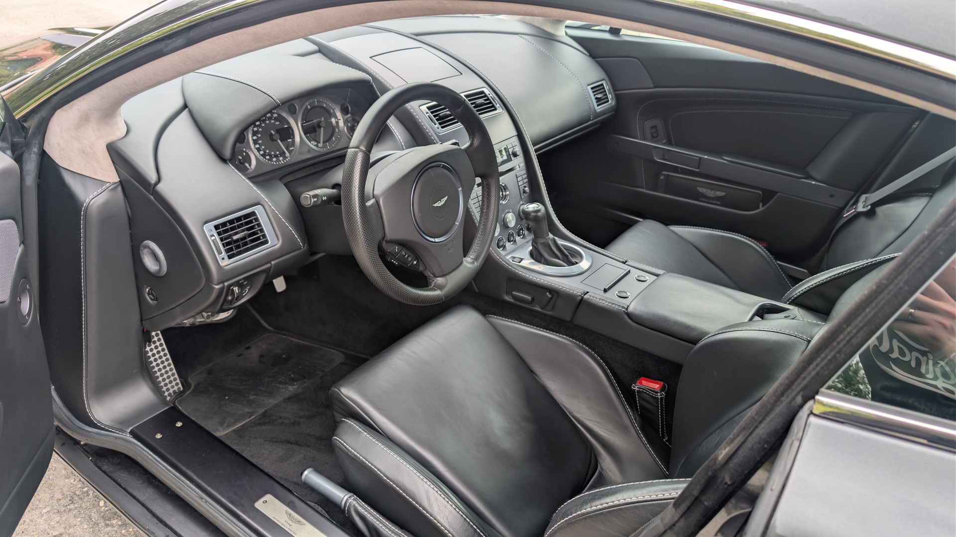 ASTON MARTIN 4.3-image-7