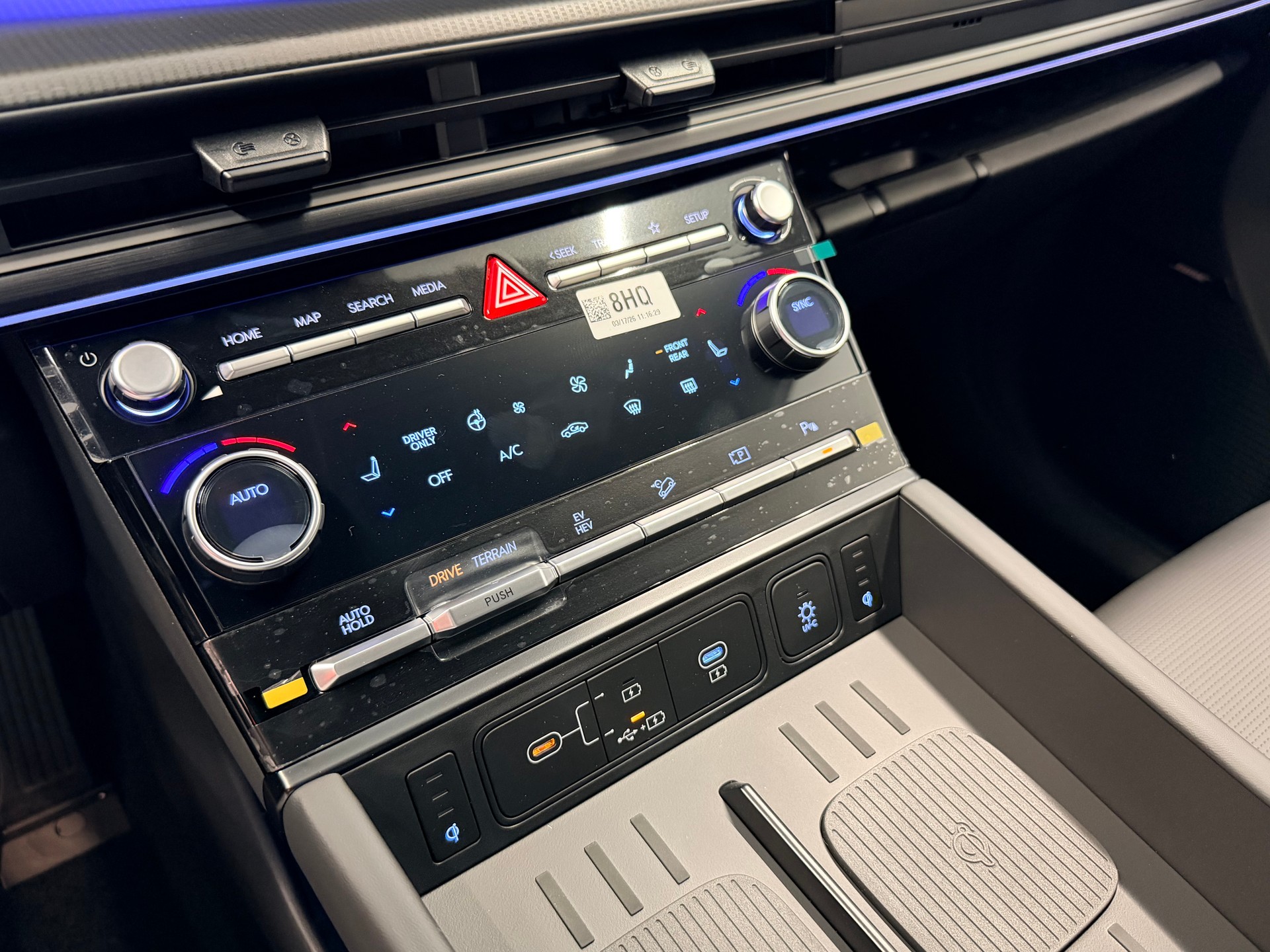 HYUNDAI Santa Fe 1.6 T-GDi PHEV Calligraphy 4WD Automatic-image-25