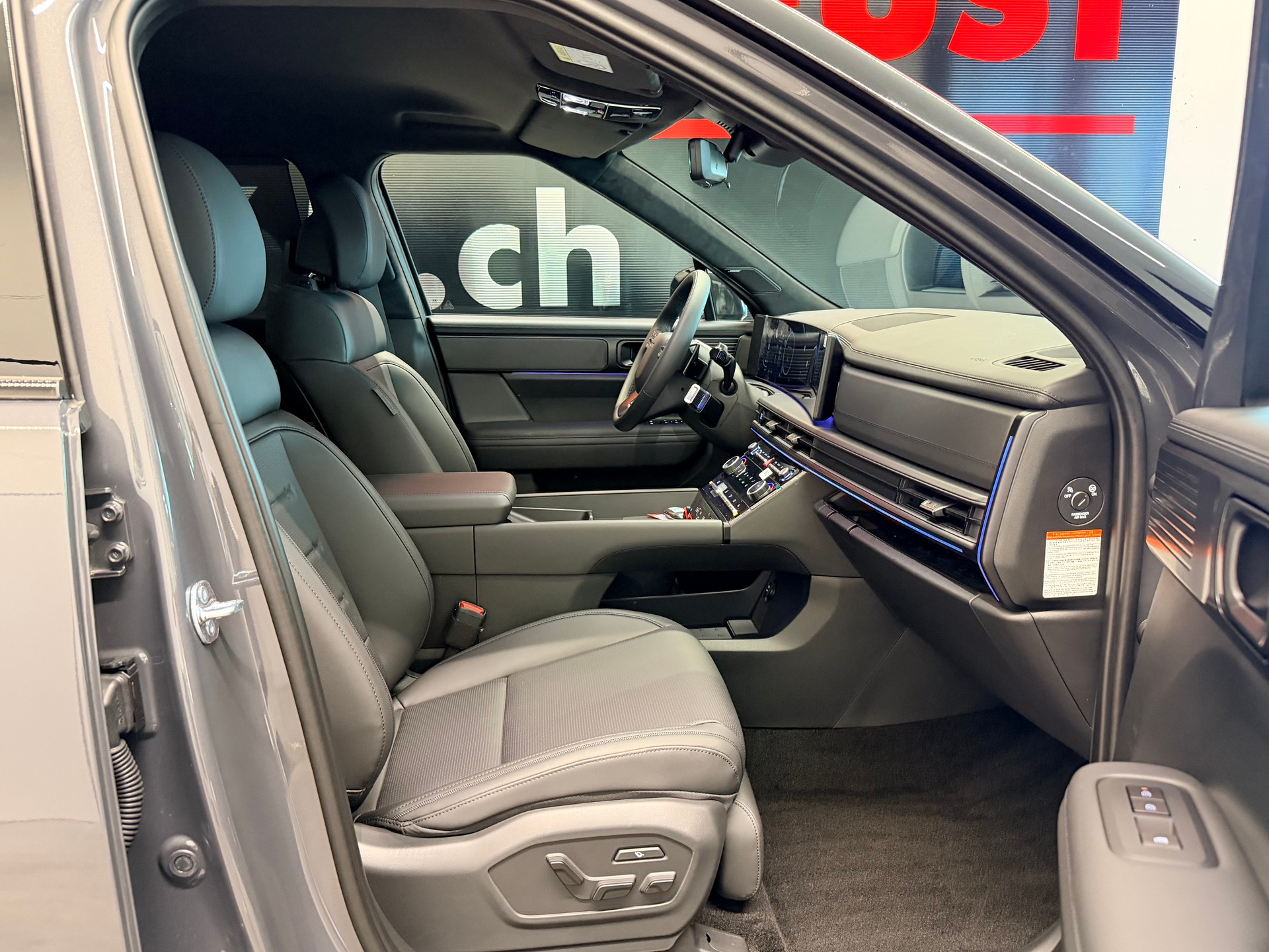 HYUNDAI Santa Fe 1.6 T-GDi PHEV Calligraphy 4WD Automatic-image-22