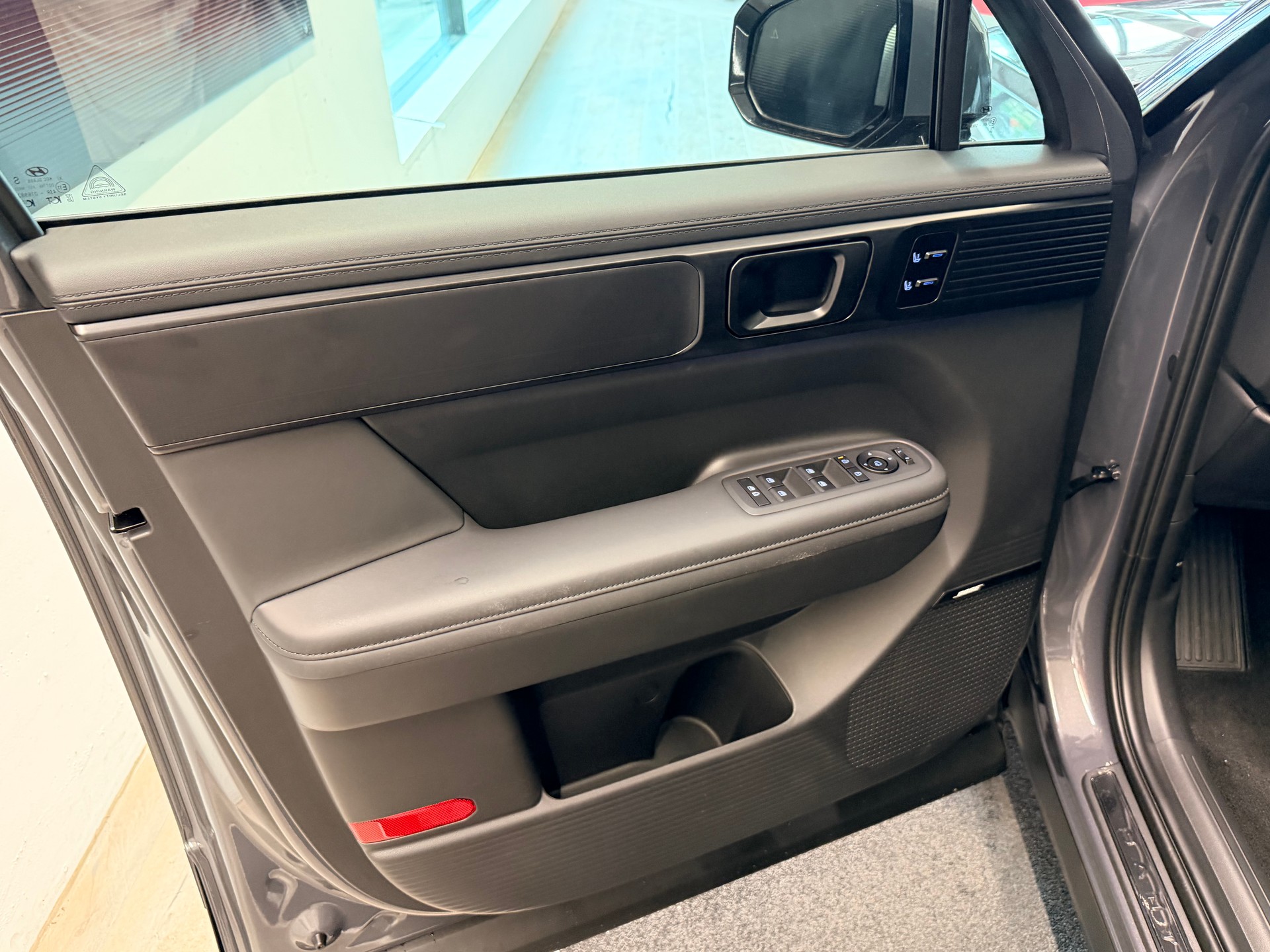 HYUNDAI Santa Fe 1.6 T-GDi PHEV Calligraphy 4WD Automatic-image-12
