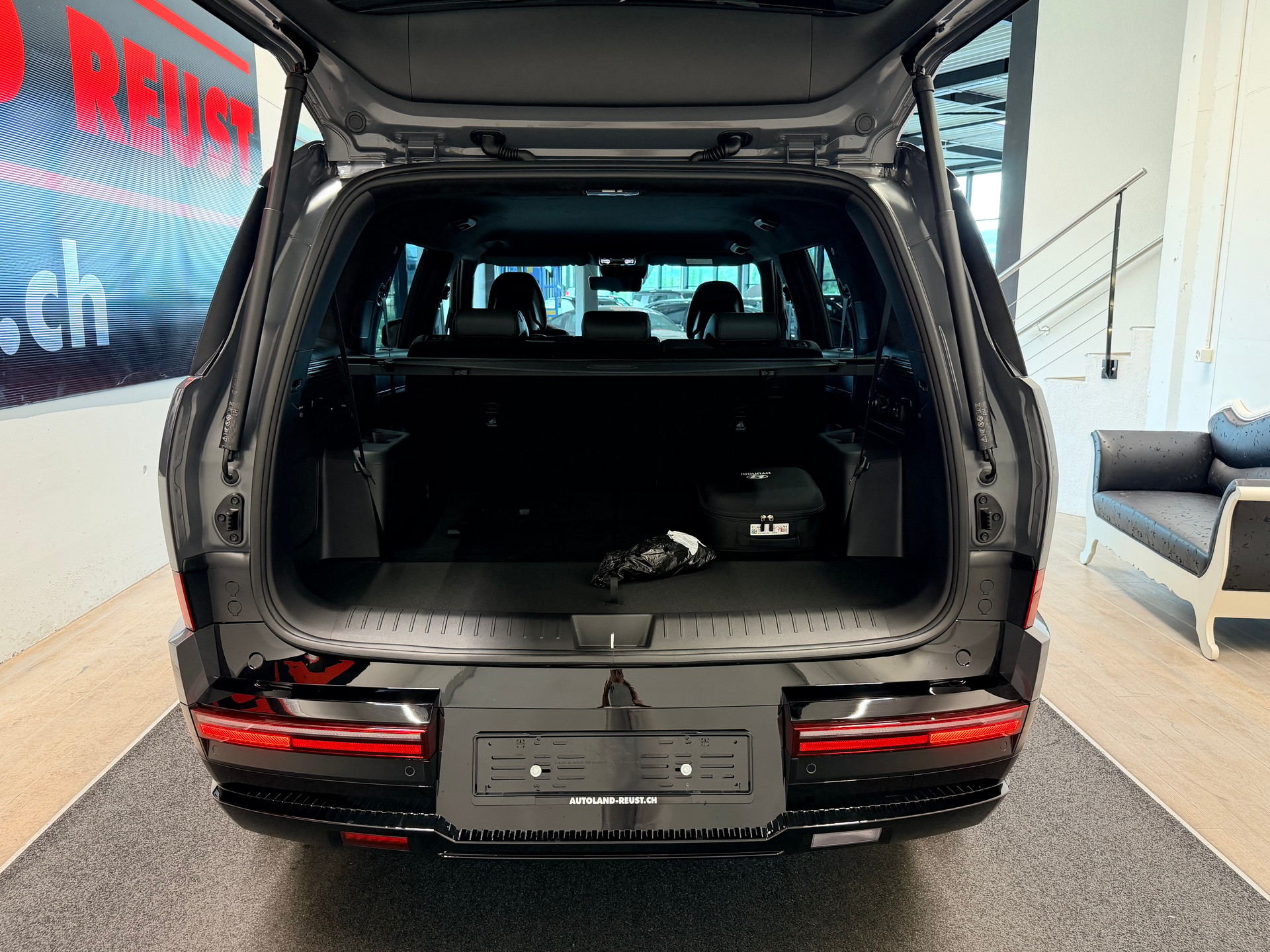 HYUNDAI Santa Fe 1.6 T-GDi PHEV Calligraphy 4WD Automatic-image-9