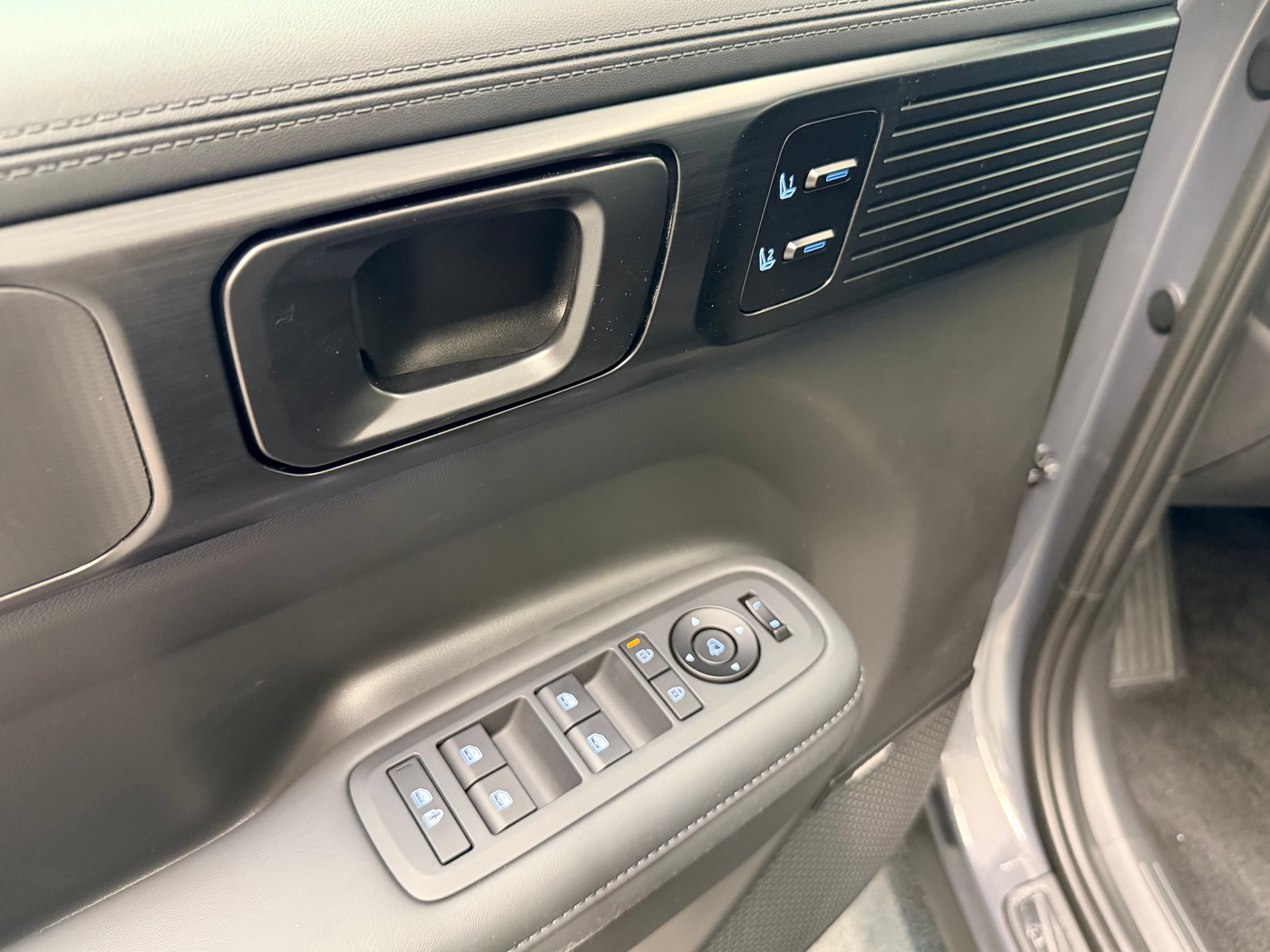 HYUNDAI Santa Fe 1.6 T-GDi PHEV Calligraphy 4WD Automatic-image-14
