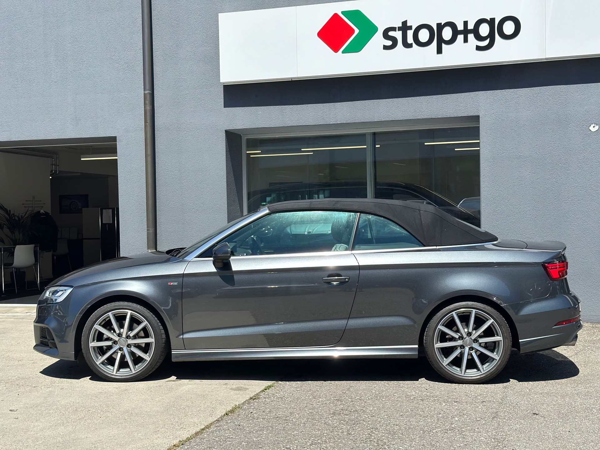AUDI A3 Cabriolet 2.0 TFSI quattro S-tronic-image-2