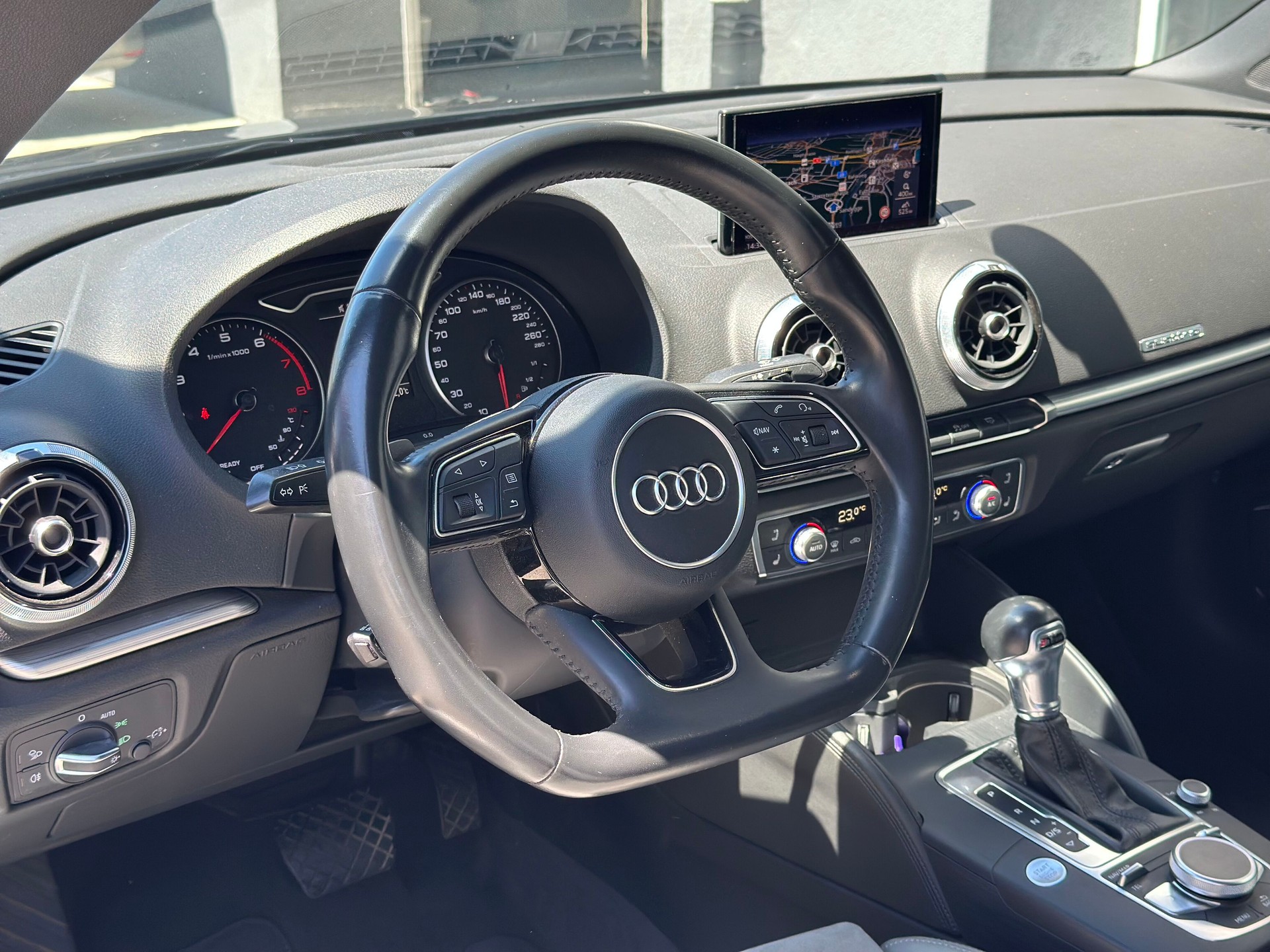 AUDI A3 Cabriolet 2.0 TFSI quattro S-tronic-image-5