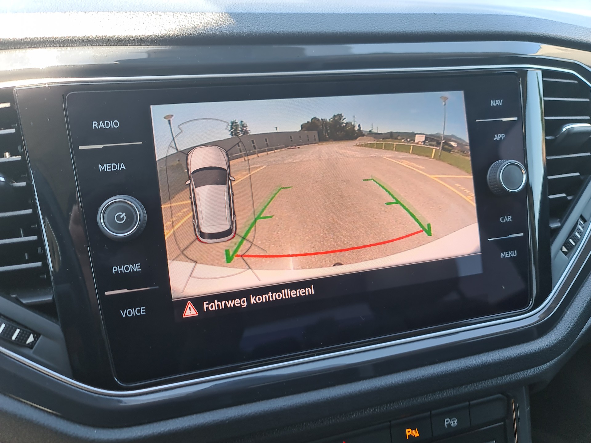 VW T-Roc 2.0 TSI Sport DSG 4Motion-image-8
