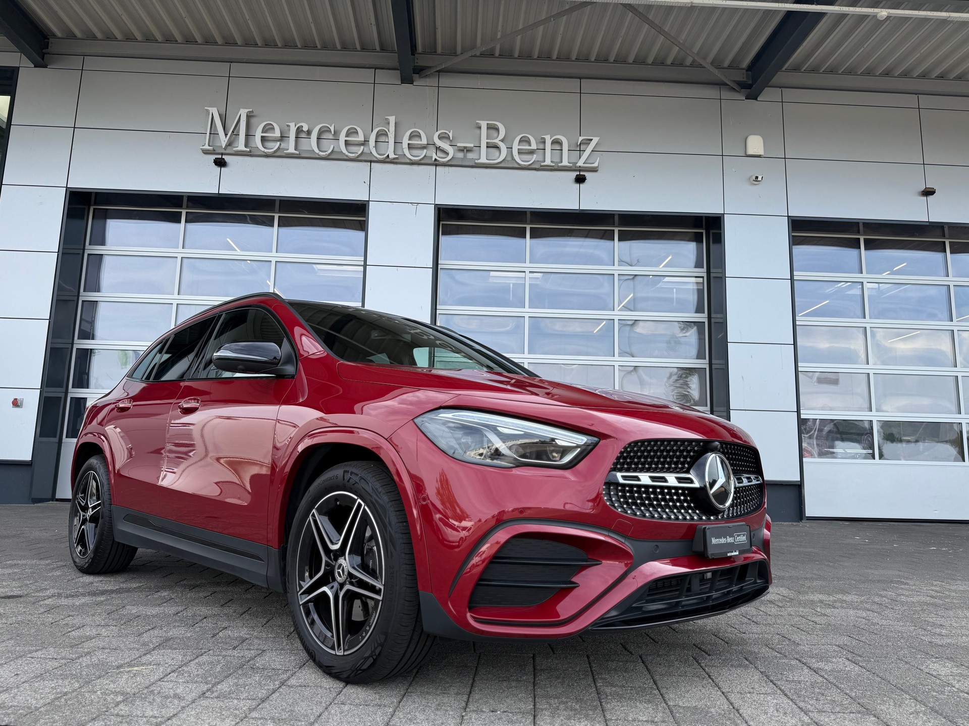 MERCEDES-BENZ GLA 200 AMG Line Night Star 7G-DCT-image-0
