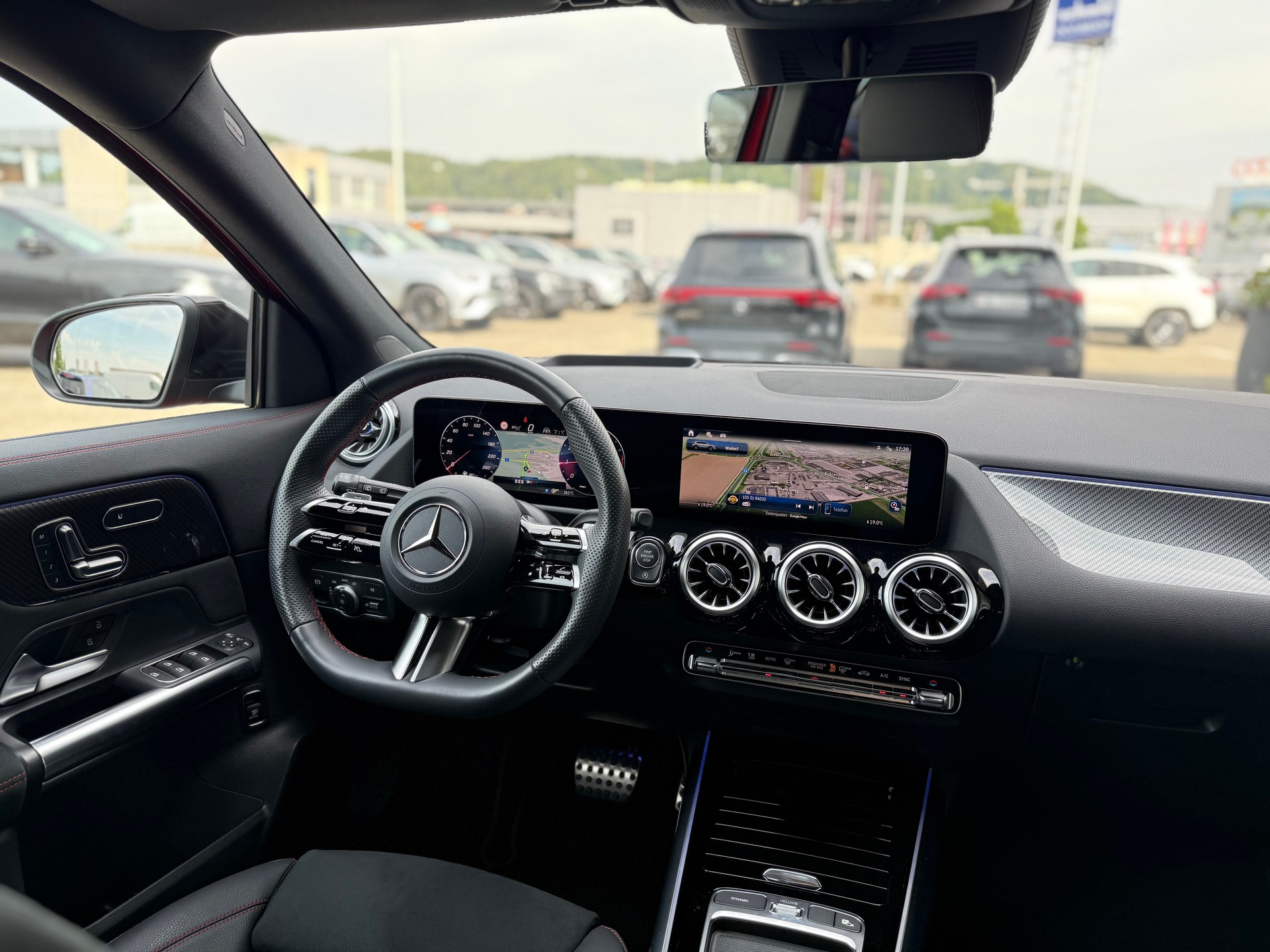 MERCEDES-BENZ GLA 200 AMG Line Night Star 7G-DCT-image-5