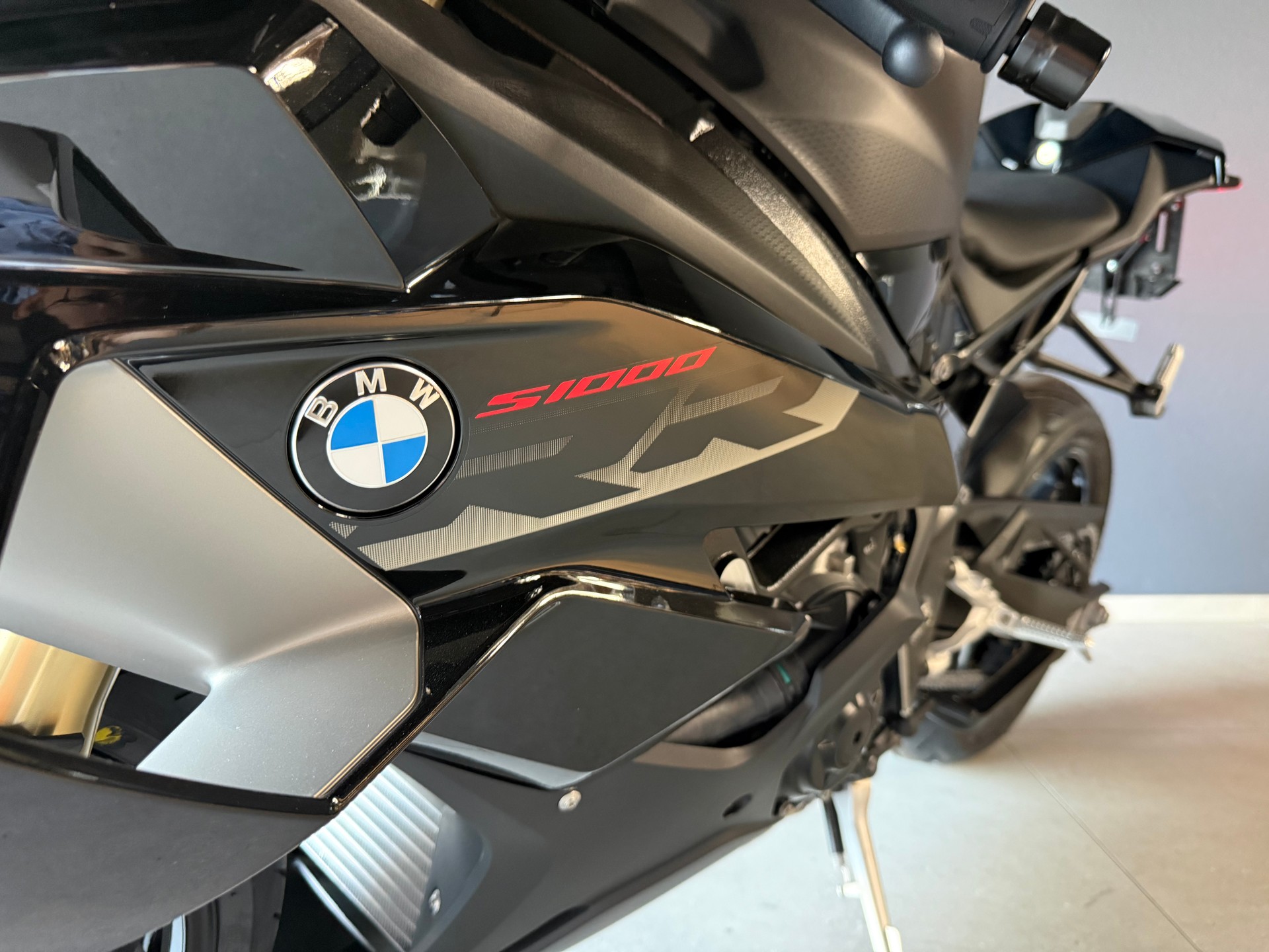 BMW S 1000 RR-showroom-element-3