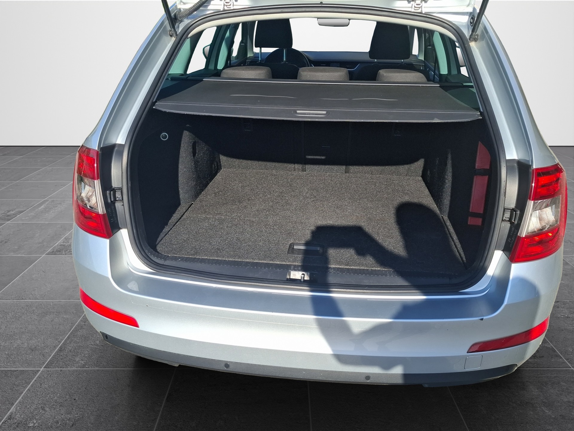 SKODA Octavia Combi 1.6 TDI Ambition DSG-image-12