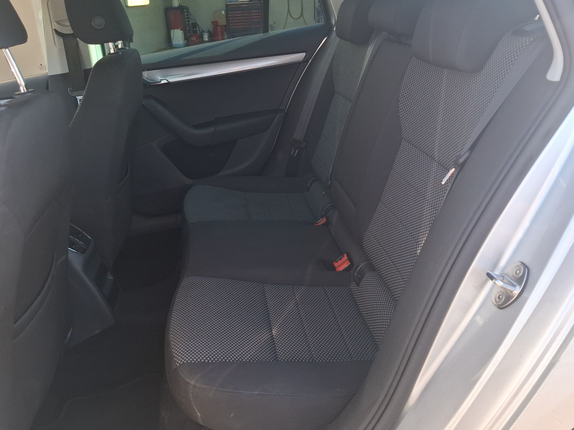SKODA Octavia Combi 1.6 TDI Ambition DSG-image-10