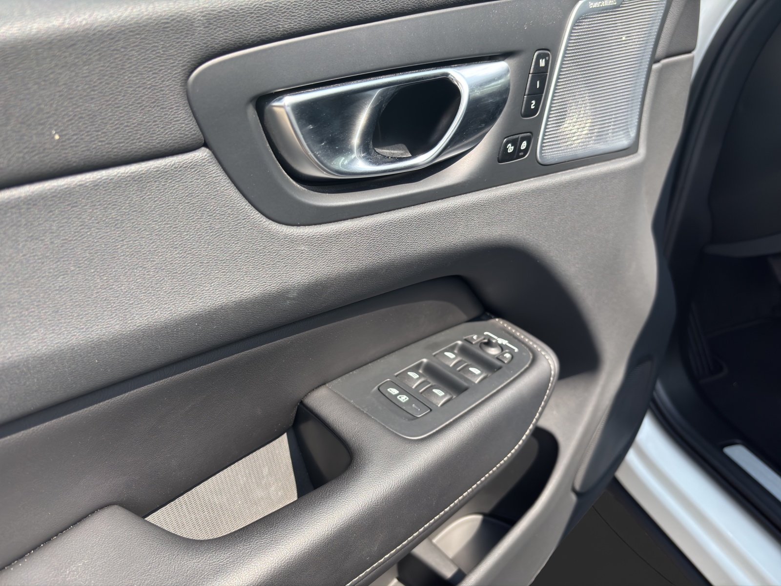 VOLVO XC60 2.0 T6 TE Ultimate Dark eAWD-image-13