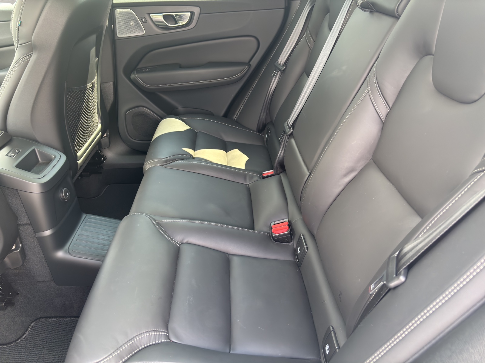 VOLVO XC60 2.0 T6 TE Ultimate Dark eAWD-image-6