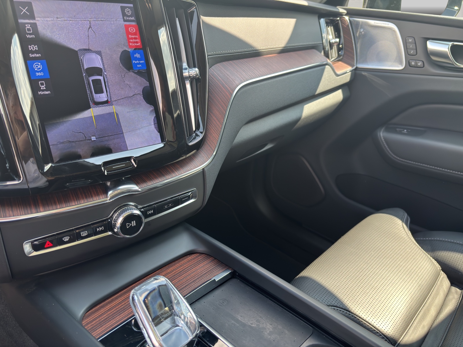 VOLVO XC60 2.0 T6 TE Ultimate Dark eAWD-image-11