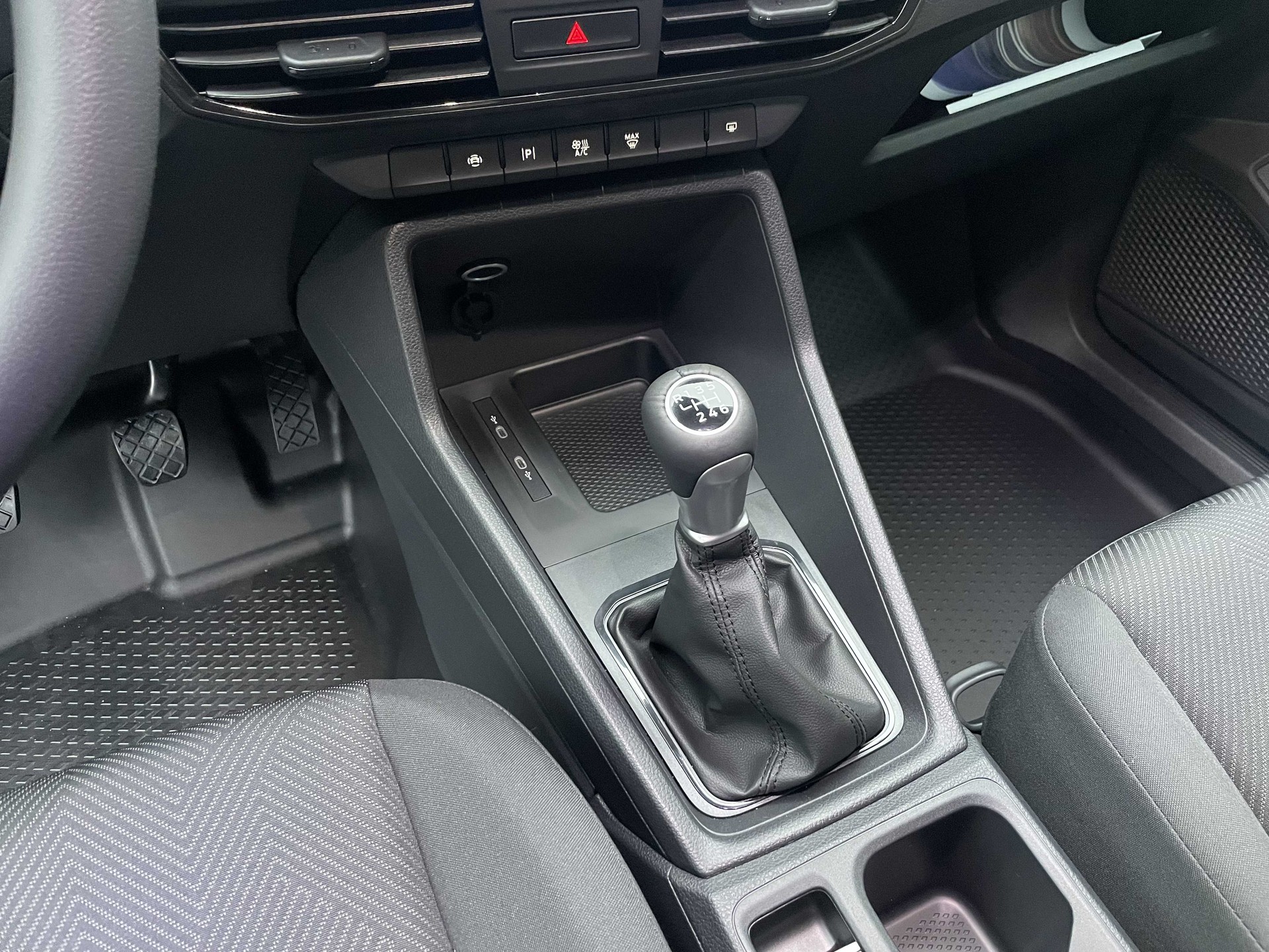 FORD Grand Transit Connect Kaw. 2.0 EcoBlue 122PS Trend 4x4-image-22
